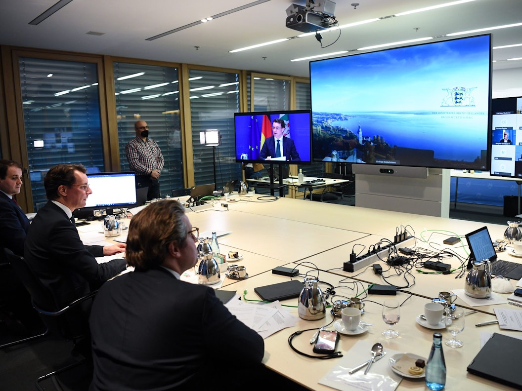 NRW-Ministerpräsident Hendrik Wüst nimmt in Berlin am Dienstag (21. Dezember) an dem digitalen Corona-Gipfel mit Kanzler Olaf Scholz und den anderen Länderchefs teil.