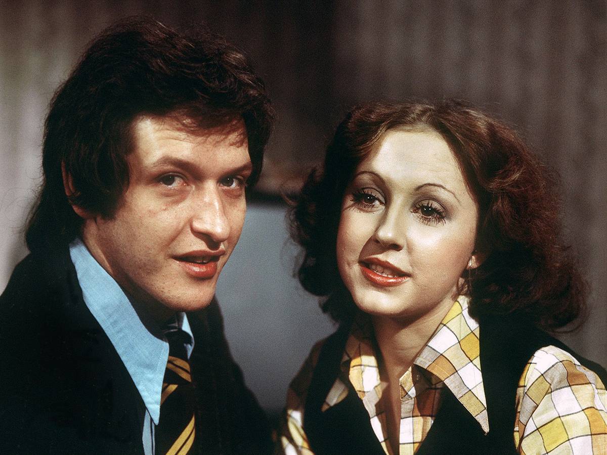 Auf dem Foto sieht man Rita (Hildegard Krekel) und Michael (Diether Krebs) aus der Serie „Ein Herz und eine Seele“.