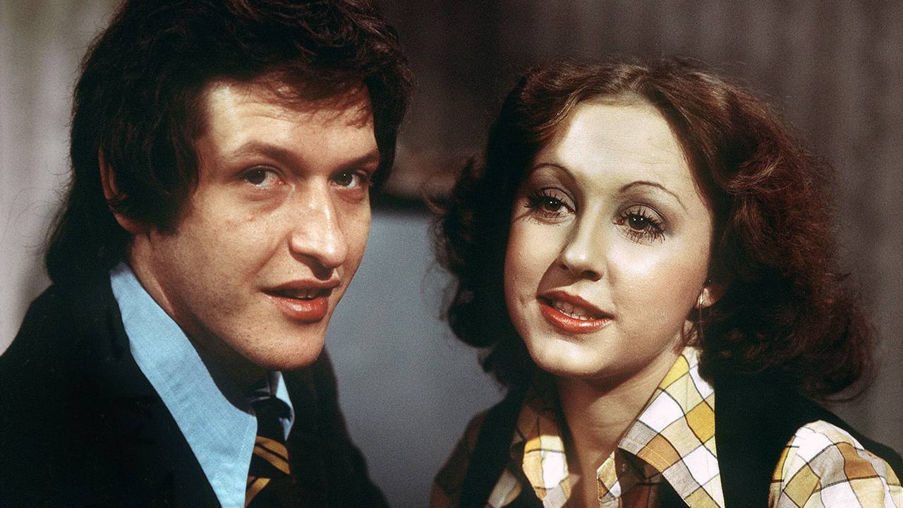 Auf dem Foto sieht man Rita (Hildegard Krekel) und Michael (Diether Krebs) aus der Serie „Ein Herz und eine Seele“.