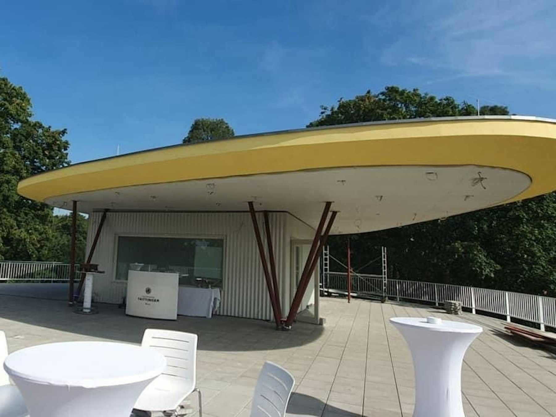 Aktuelles Foto vom Dach des Rheinpark-Caefs in Köln (Dezember 2021)