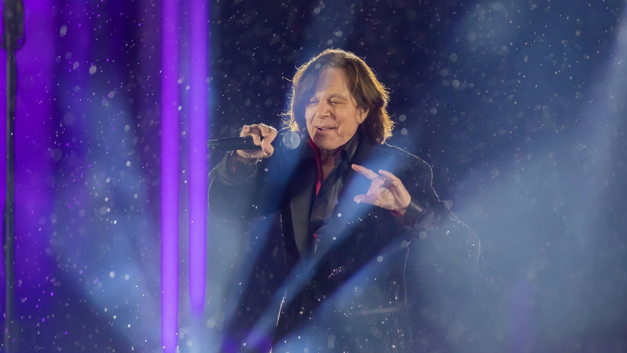 Jürgen Drews tritt bei der ZDF-Silvestershow „Willkommen 2021“ am Brandenburger Tor auf.