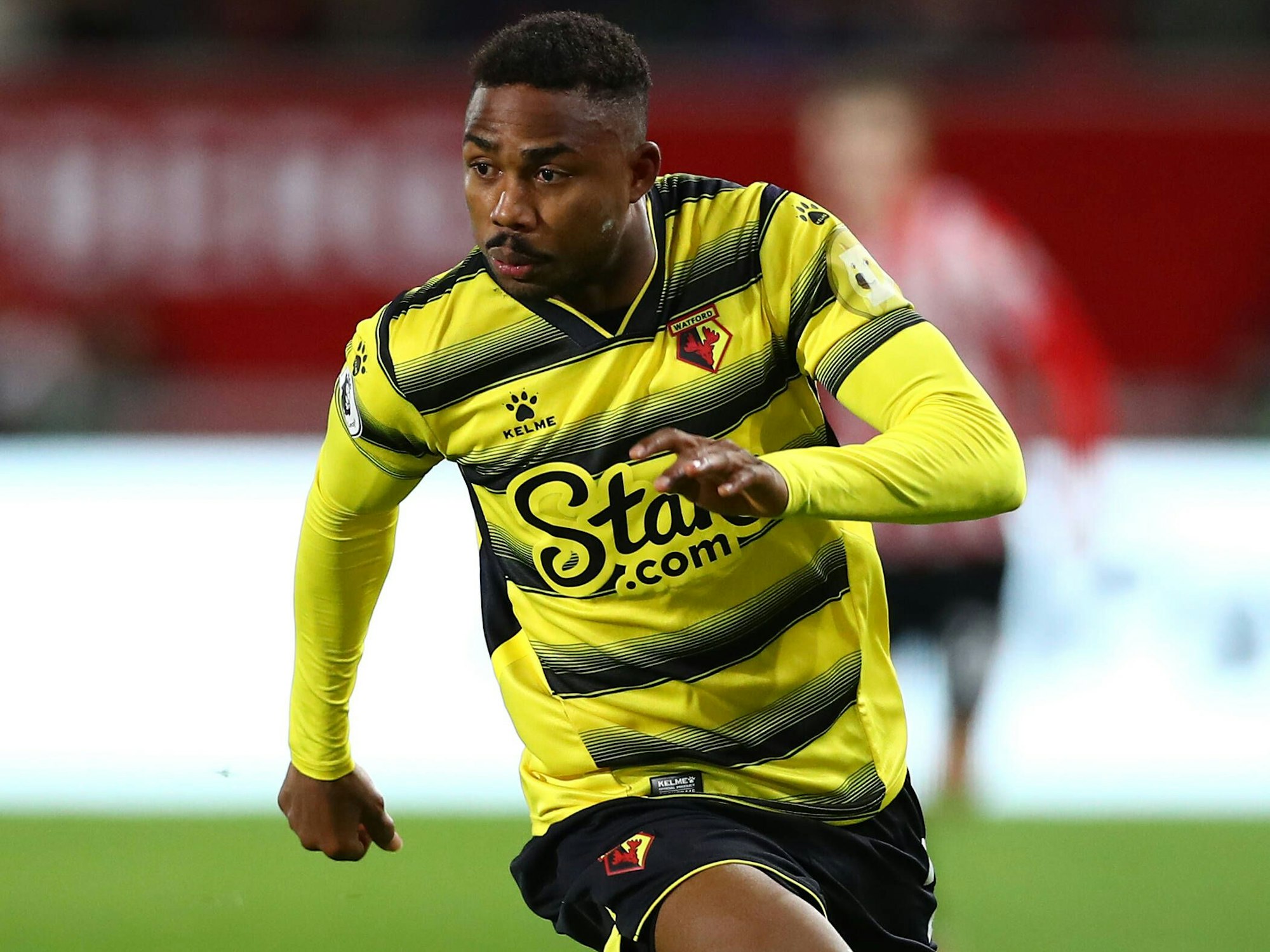Emmanuel Dennis im Trikot des FC Watford