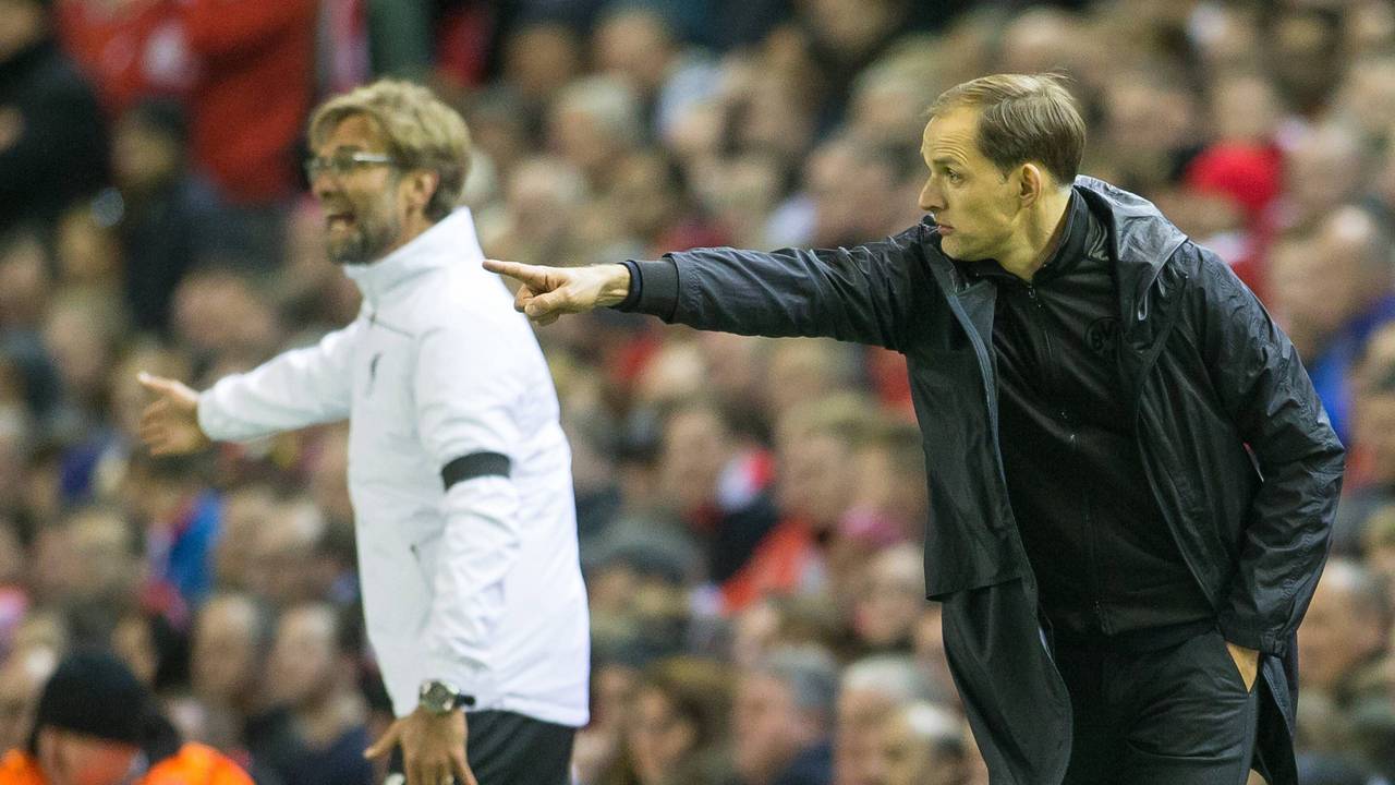 Liverpools Jürgen Klopp (l) und Chelseas Thomas Tuchel (r) 2016 bei der Partie der Reds gegen Borussia Dortmund.