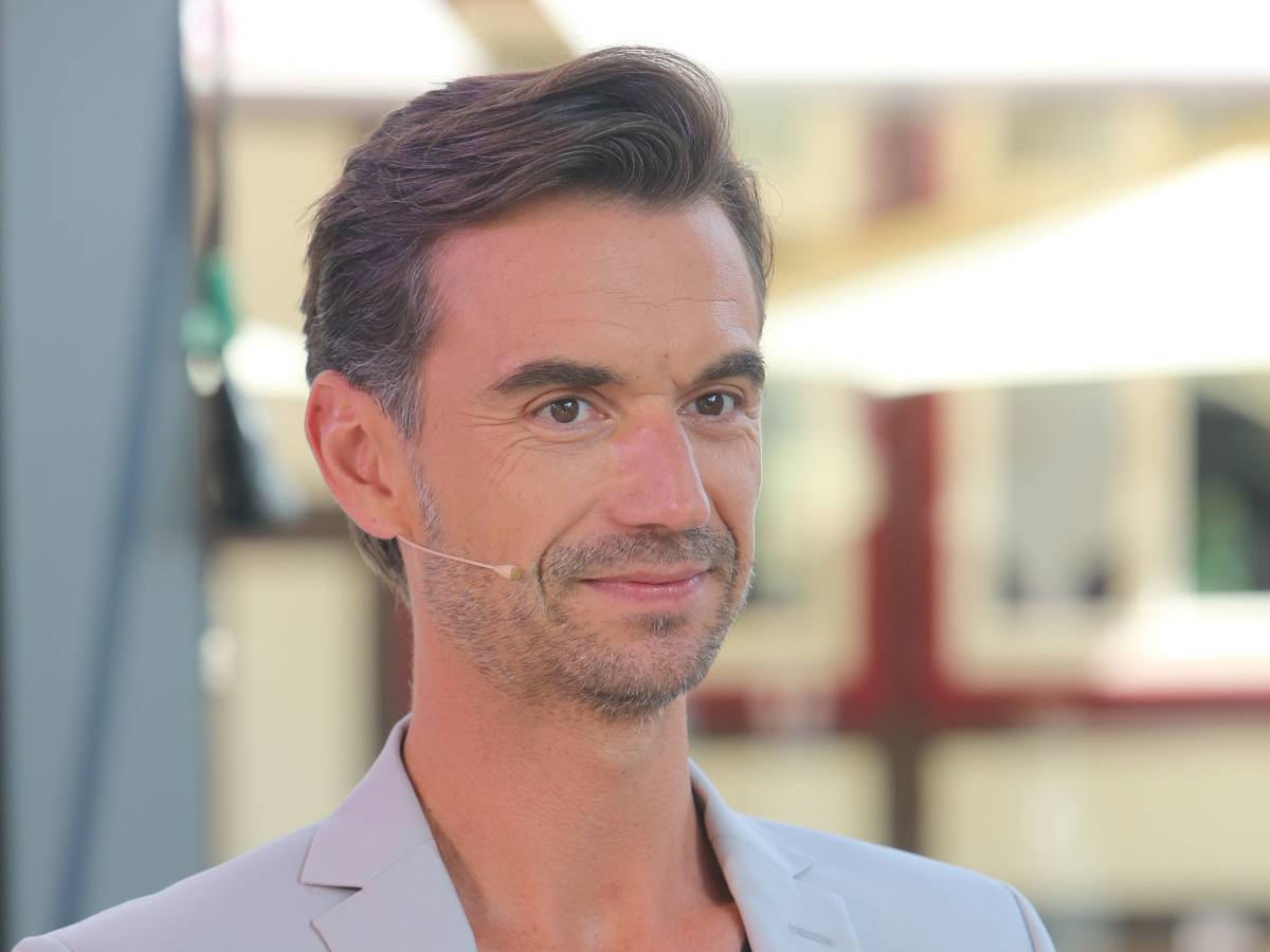 Schlagerstar und Jury-Mitglied Florian Silbereisen steht vor der TV-Aufzeichnung der bekannten RTL-Castingshow «Deutschland sucht den Superstar» DSDS in Wernigerode am 23. Juli 2021 am Set.