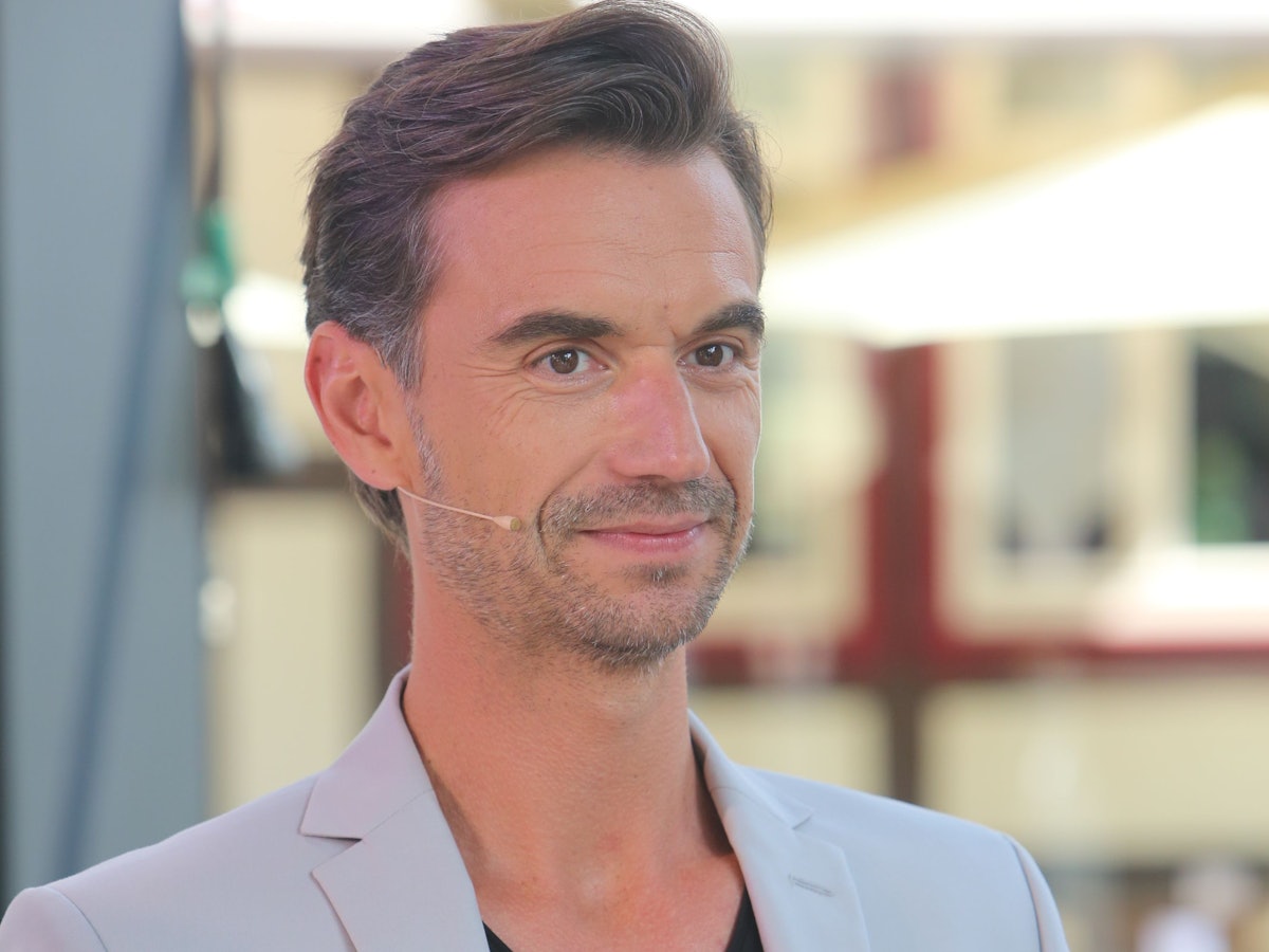 Schlagerstar und Jury-Mitglied Florian Silbereisen steht vor der TV-Aufzeichnung der bekannten RTL-Castingshow «Deutschland sucht den Superstar» DSDS in Wernigerode am 23. Juli 2021 am Set.