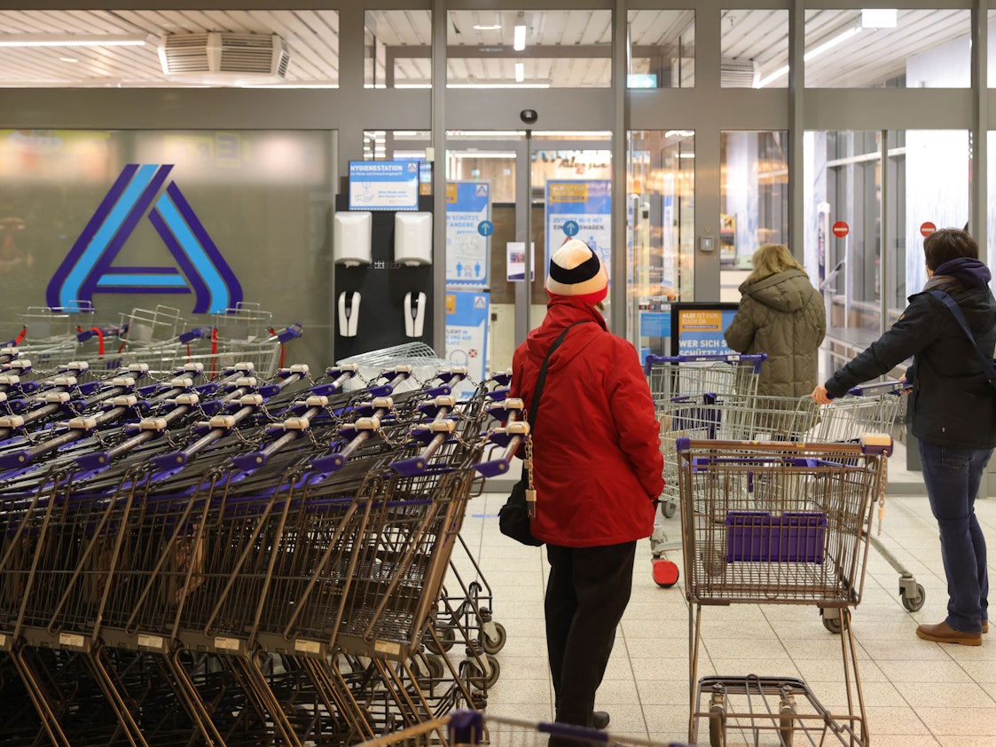 Rückruf bei Aldi: Ein beliebtes Getränk kann gefährlich werden. Unser Symbolbild entstand 2021 in Wentdorf.