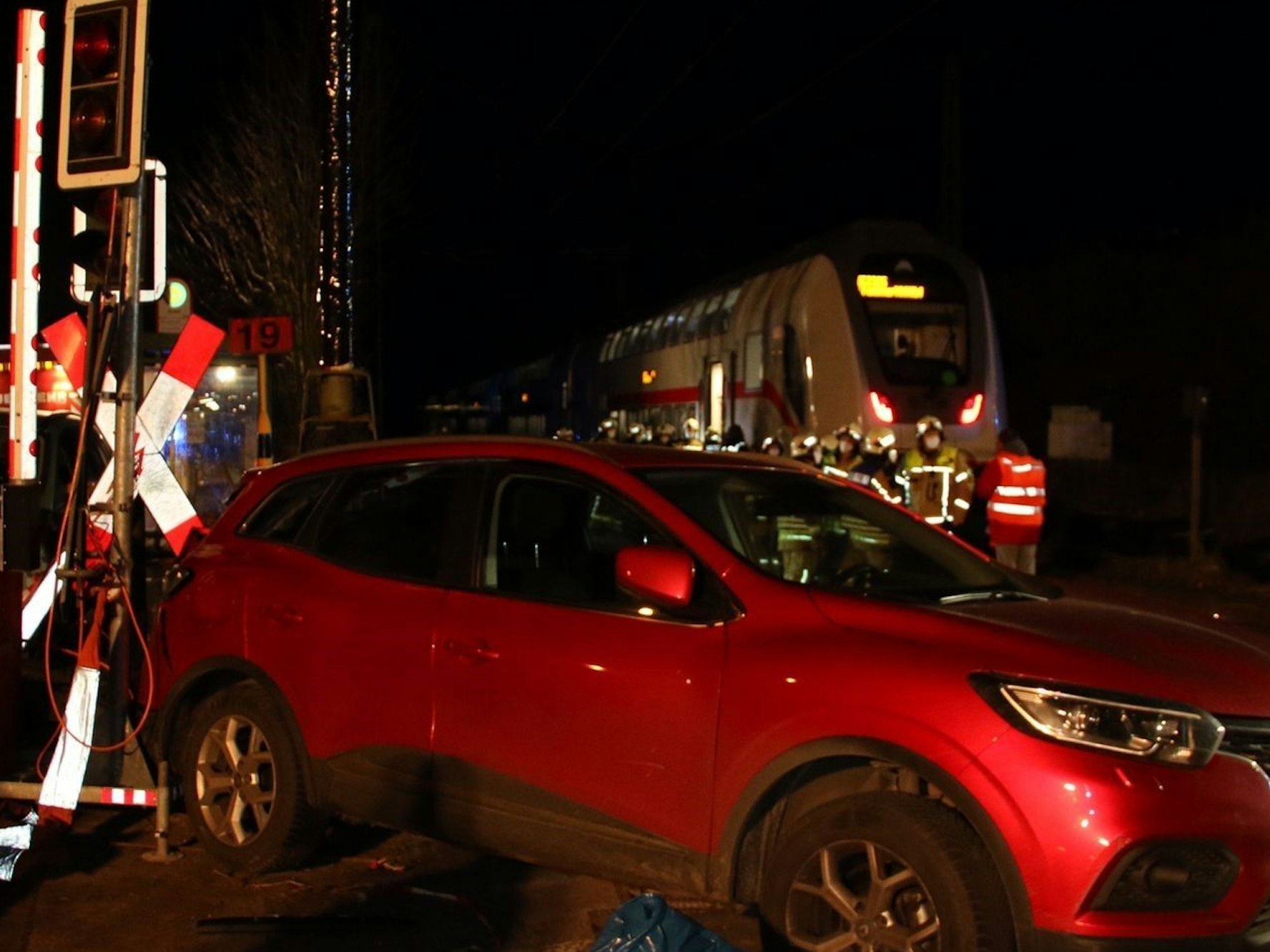 ICE rammt am 22.12.2021 Autofahrerin auf Ruhr-Sieg-Strecke