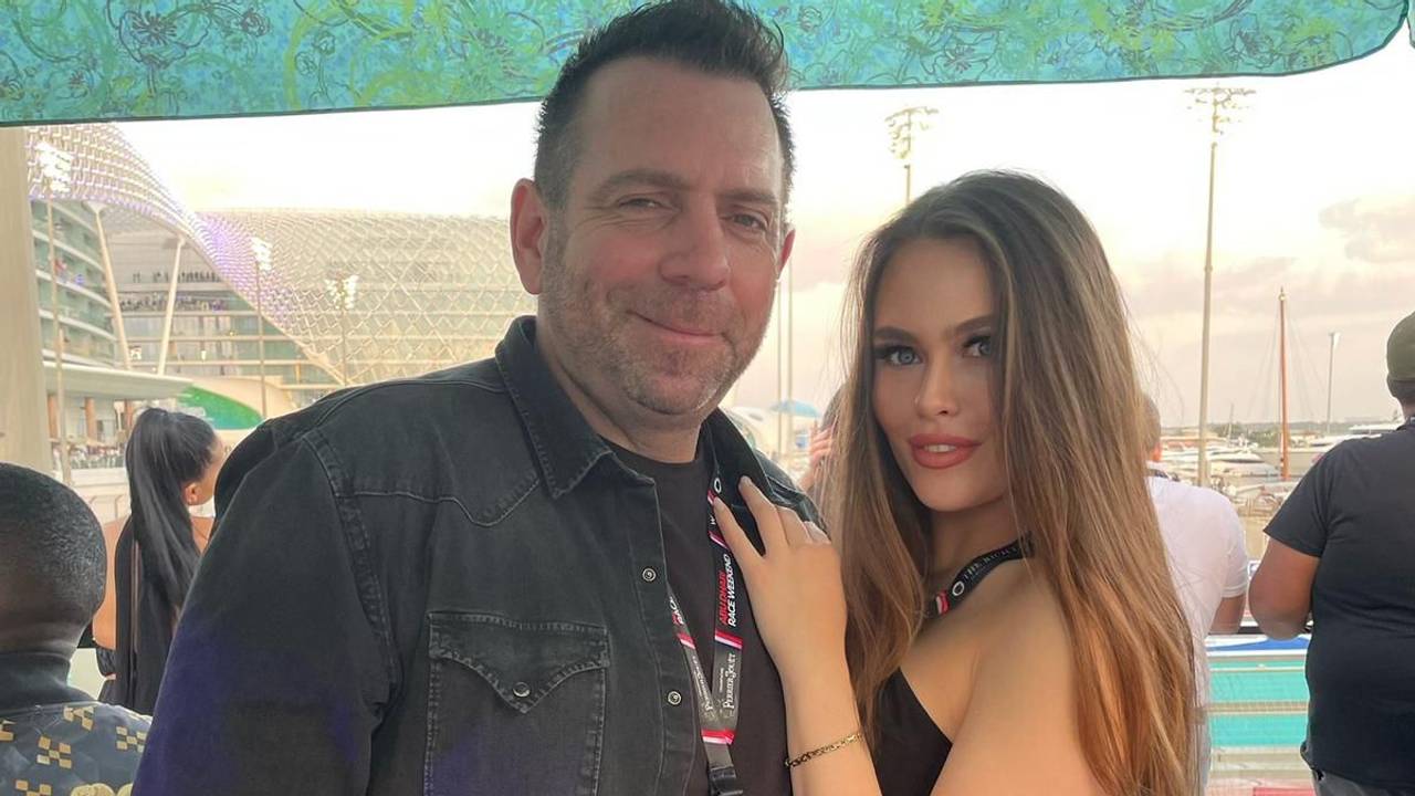 Ikke Hüftgold mit seiner Freundin Nina: Beide haben vor kurzem das Formel 1-Finale in Abu Dhabi besucht.