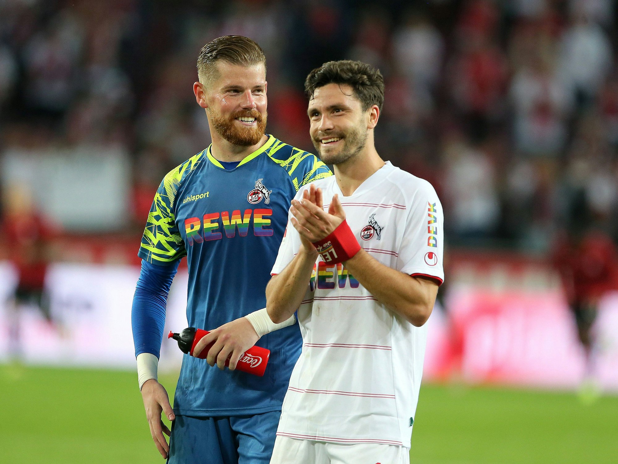 Timo Horn und Jonas Hector mit strahlenden Gesichtern.