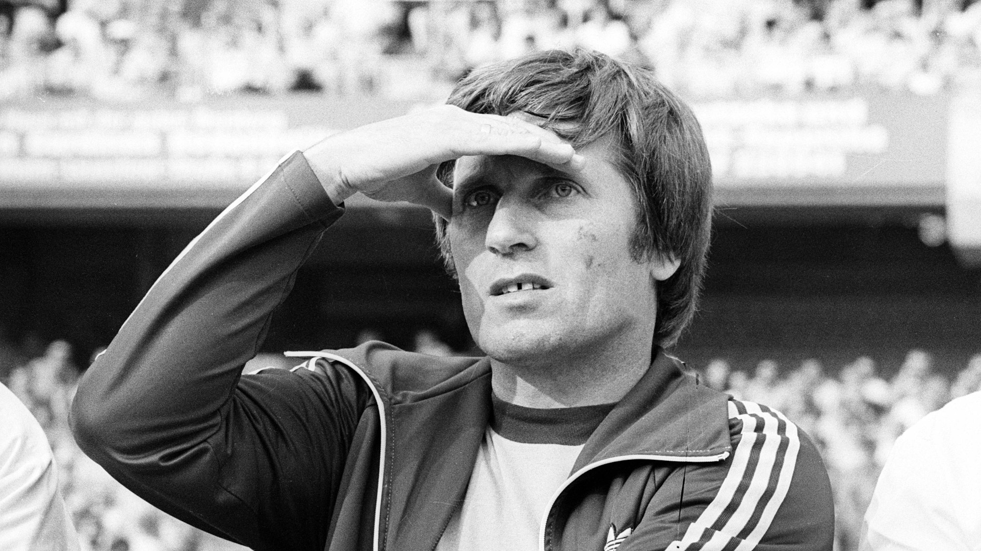 Willibert Kremer am Spielfeldrand