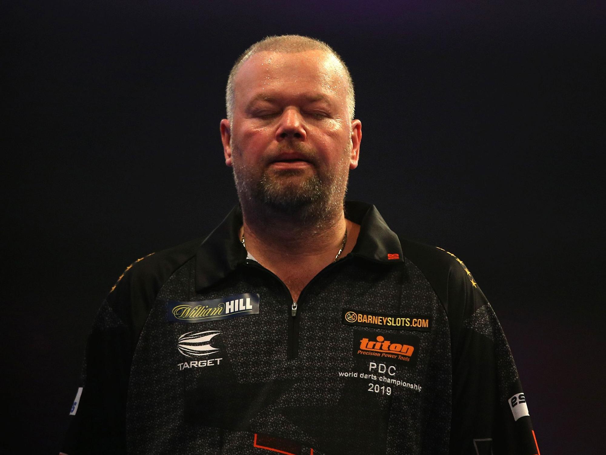 Schock für die Darts-WM 2021: Der fünfmalige Weltmeister Raymond van Barneveld hat sich mit Corona infiziert. Unser Bild wurde 2018 gemacht.