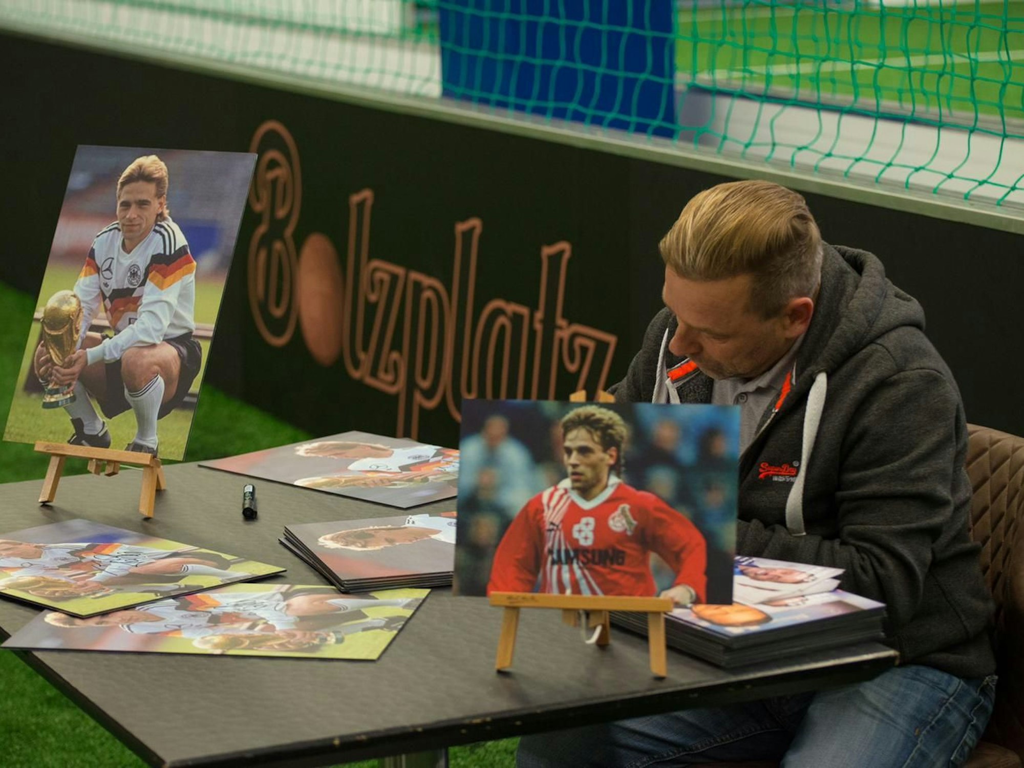 Icke Häßler beim Besuch in Hürth