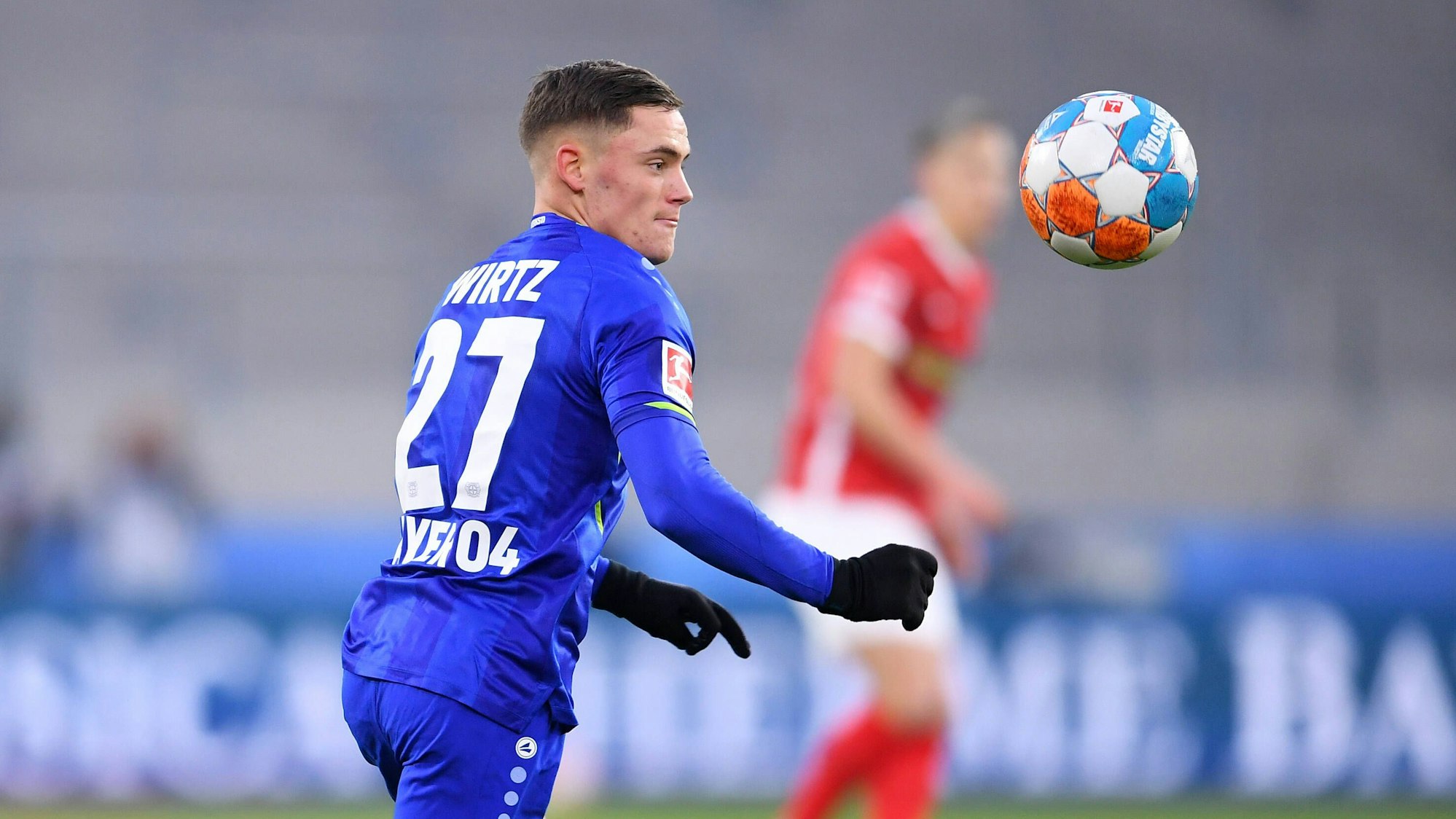 Florian Wirtz hat den Ball im Blick