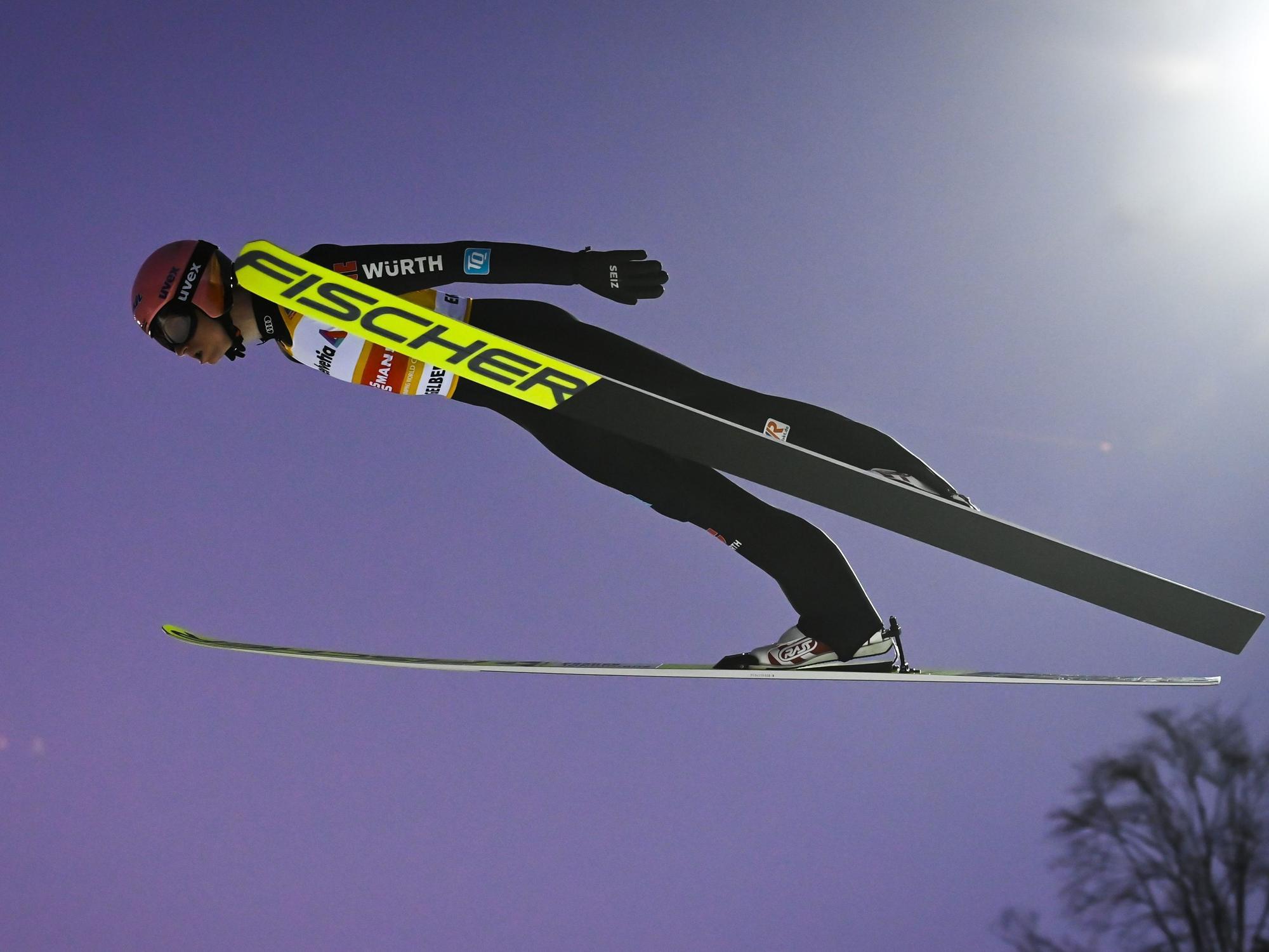 DSV-Adler Karl Geiger beim Welt-Cup-Sprung auf der Großschanze in Engelberg 2021.