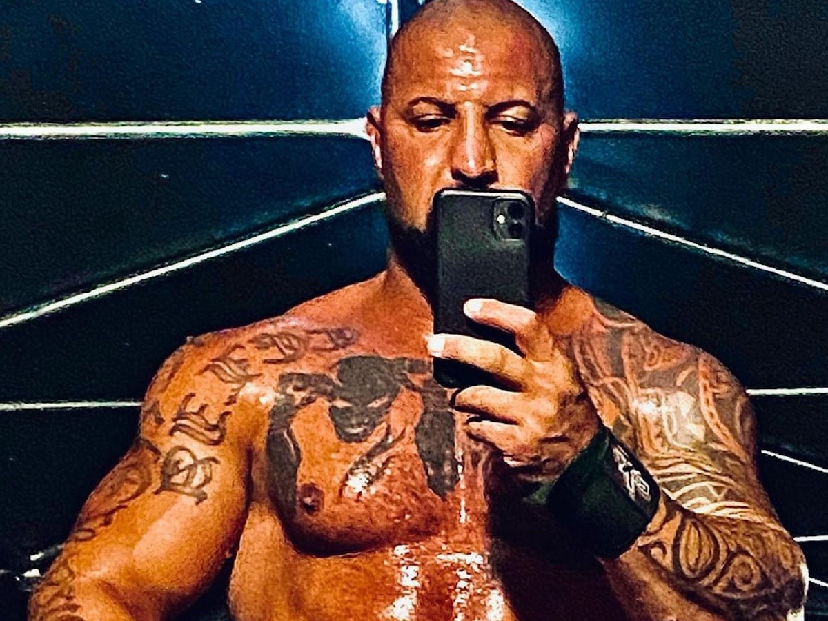 Der belgische Kickbox-Champion Frédéric Sinistra posiert für ein Selfie