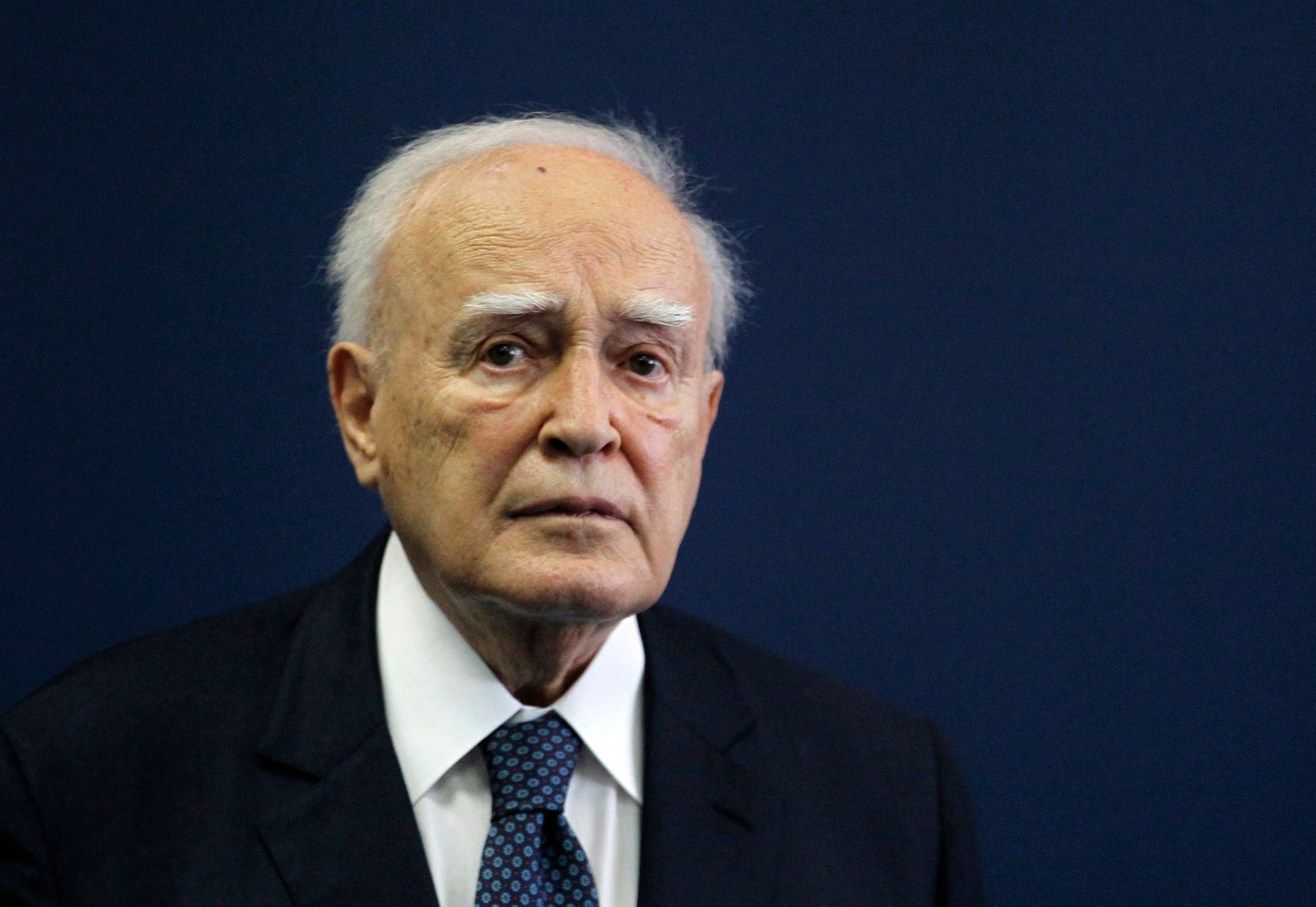 Der ehemalige griechische Staatspräsident Karolos Papoulias ist gestorben. unser Foto zeigt ihn 2013 in Serbien.
