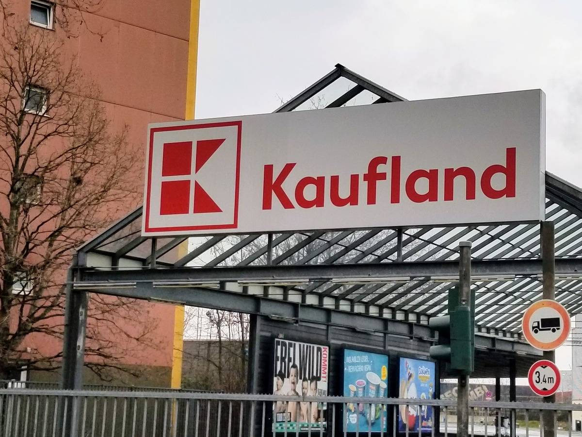 Die vom Rückruf betroffenen Steinpilze wurden bei Kaufland verkauft. Unser Symbolfoto (26. Dezember 2021) zeigt eine Filiale in Köln.