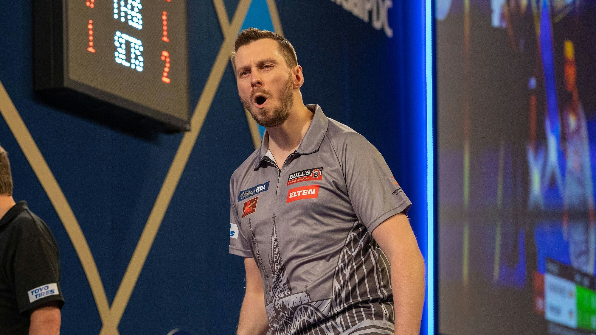 Florian Hempel ballt die Faust und stößt einen Schrei vor Freude aus.