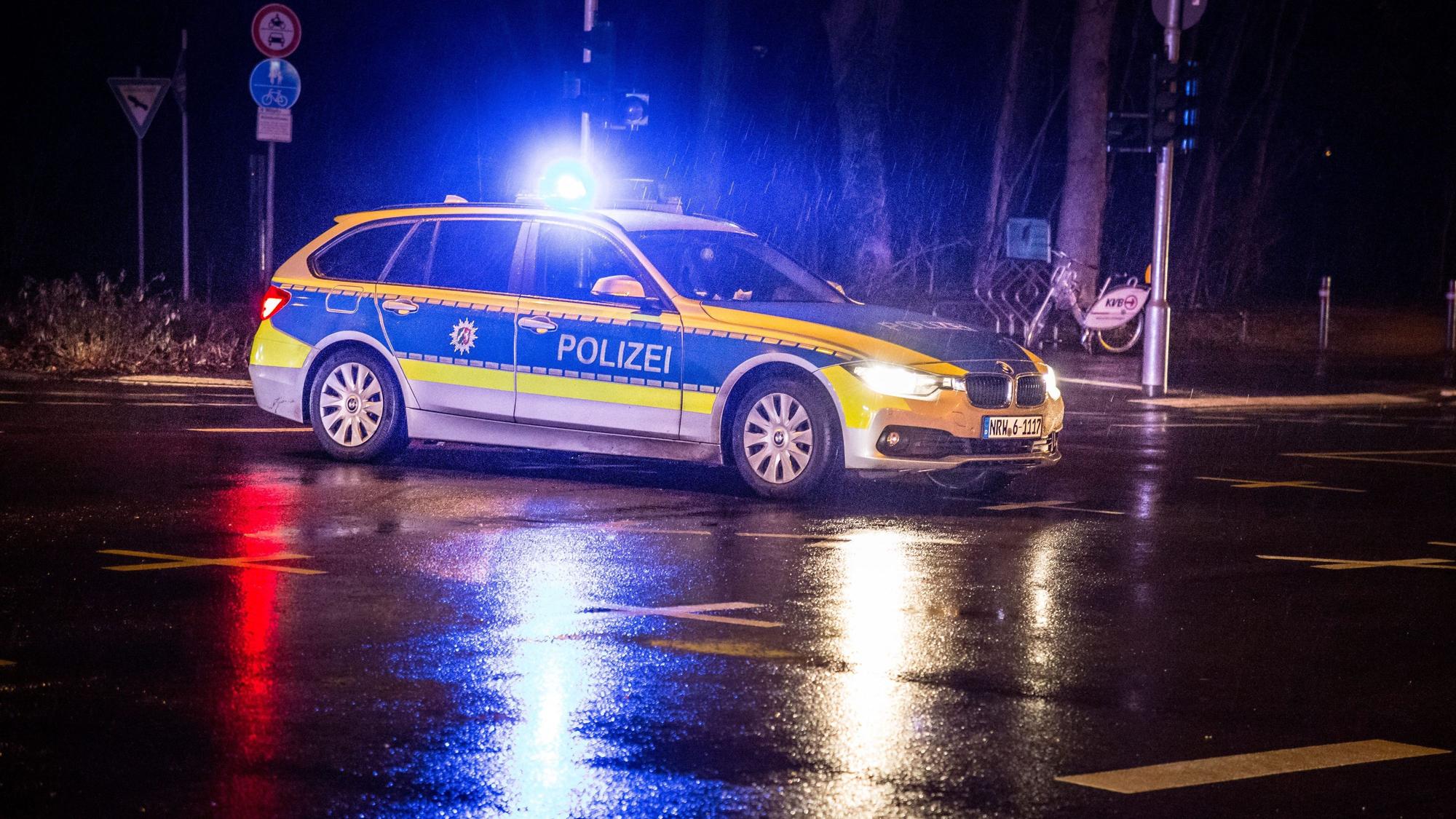 Ein Autofahrer hat sich eine rasante Verfolgungsjagd mit der Polizei geliefert. Hier ein Symbolfoto von einem Einsatz.