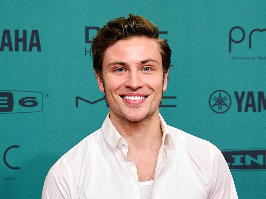 Jannik Schümann bei der Premiere des Musicals „Ku'damm 56“ am 28.11.2021 in Berlin