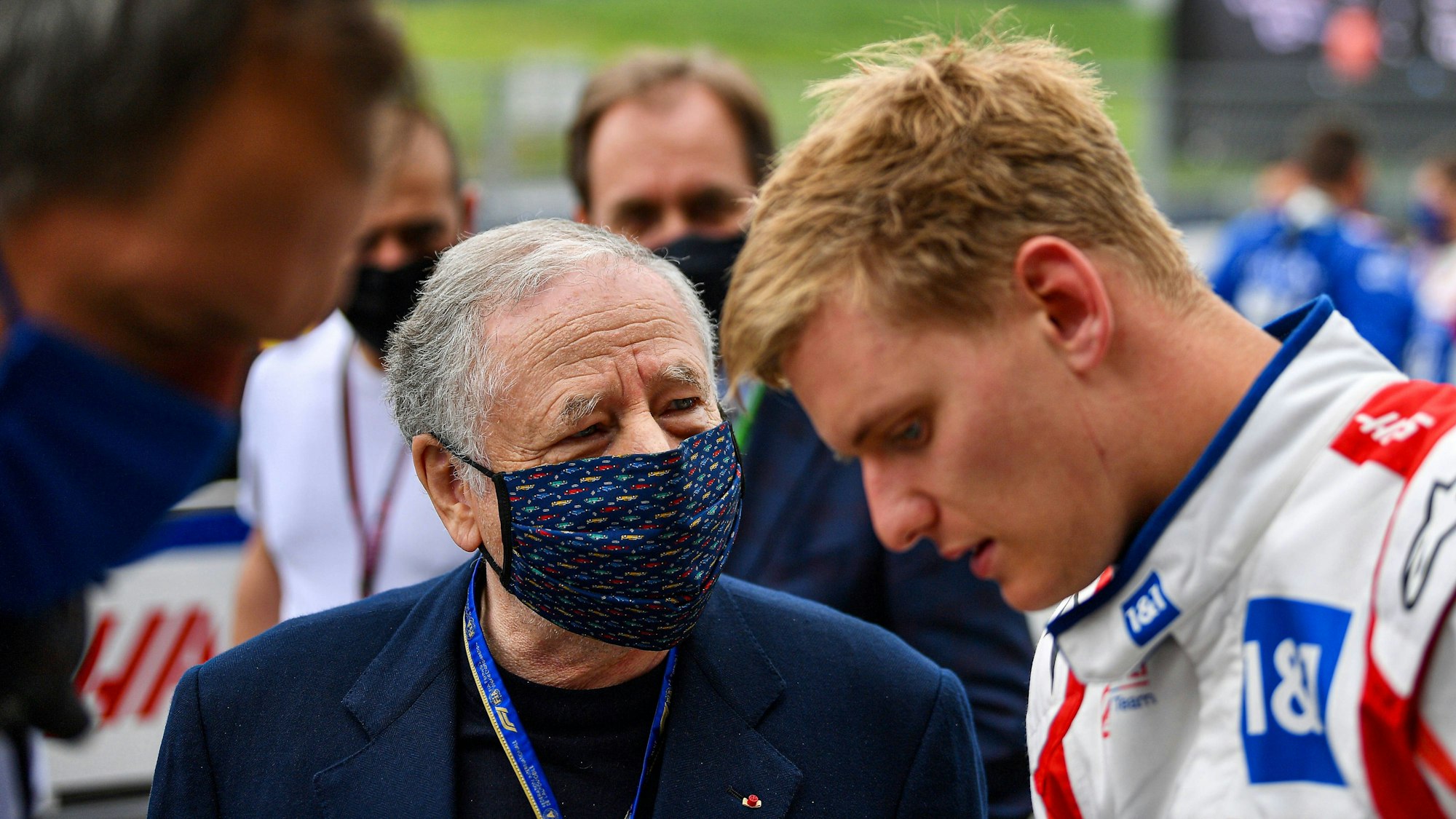 Jean Todt im Gespräch mit Mick Schumacher