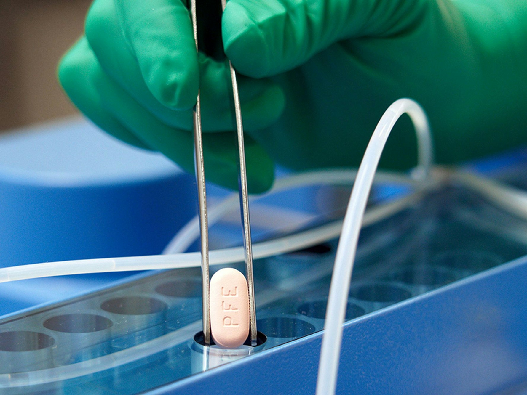 Das Foto zeigt die neuen Pillen gegen Covid-19.