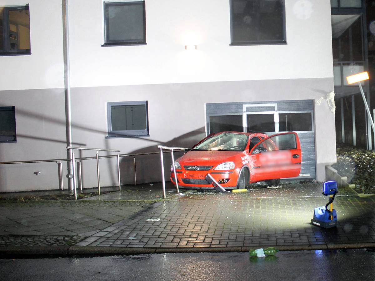 Das verunglückte Pizza-Taxi in Bochum-Eppendorf.
