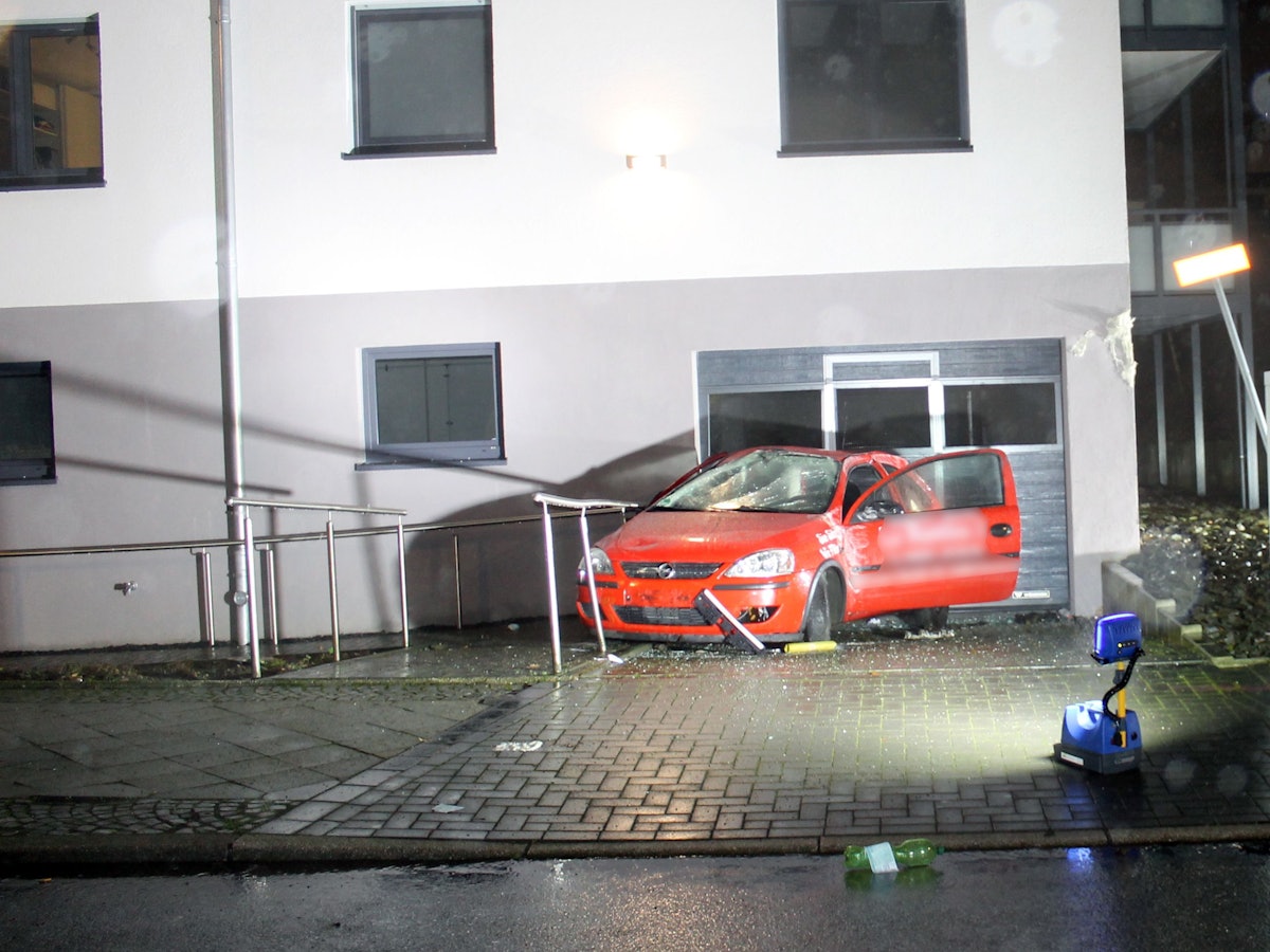 Das verunglückte Pizza-Taxi in Bochum-Eppendorf.