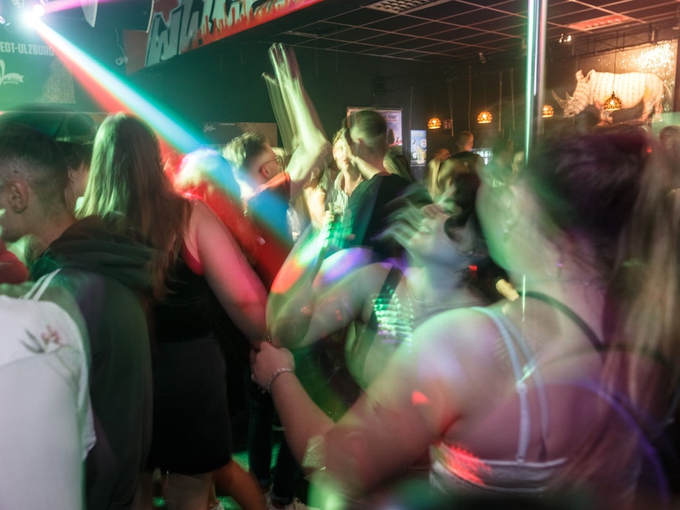 Besucher tanzen am 24. Juli 2021 in der Diskothek „Joy“ im schleswig-holsteinischen Henstedt-Ulzburg.