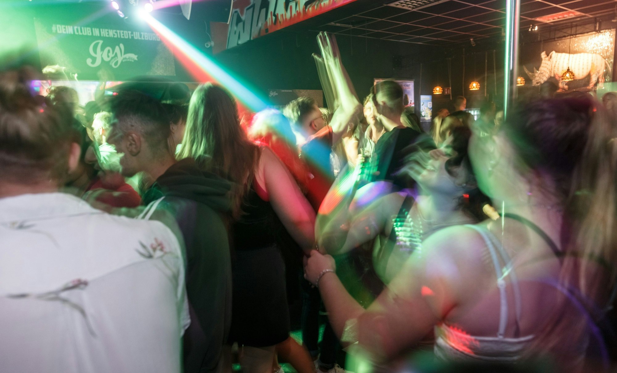 Besucher tanzen am 24. Juli 2021 in der Diskothek „Joy“ im schleswig-holsteinischen Henstedt-Ulzburg.
