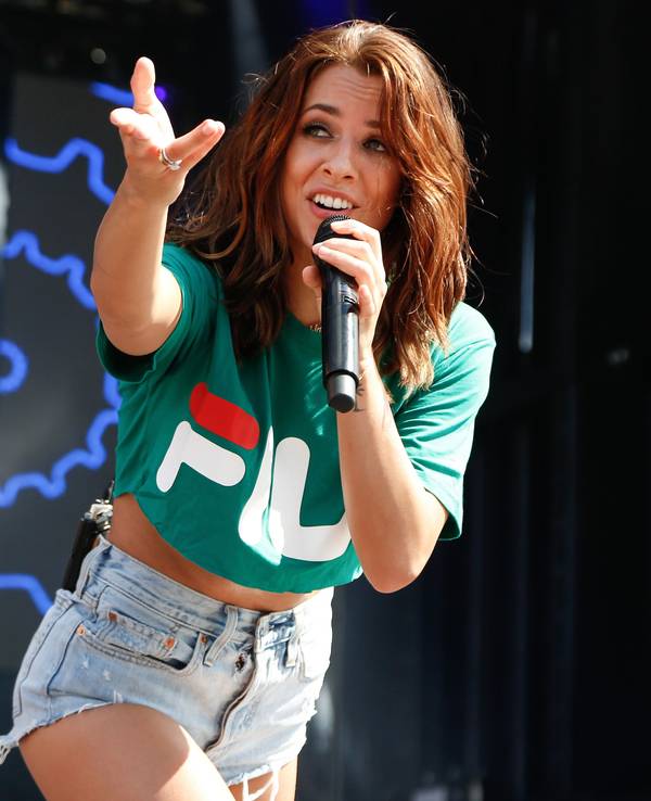 Vanessa Mai tritt bei dem Radio B2 SchlagerHammer in Hoppegarten auf. Das Bild wurde im Juli 2018 aufgenommen.
