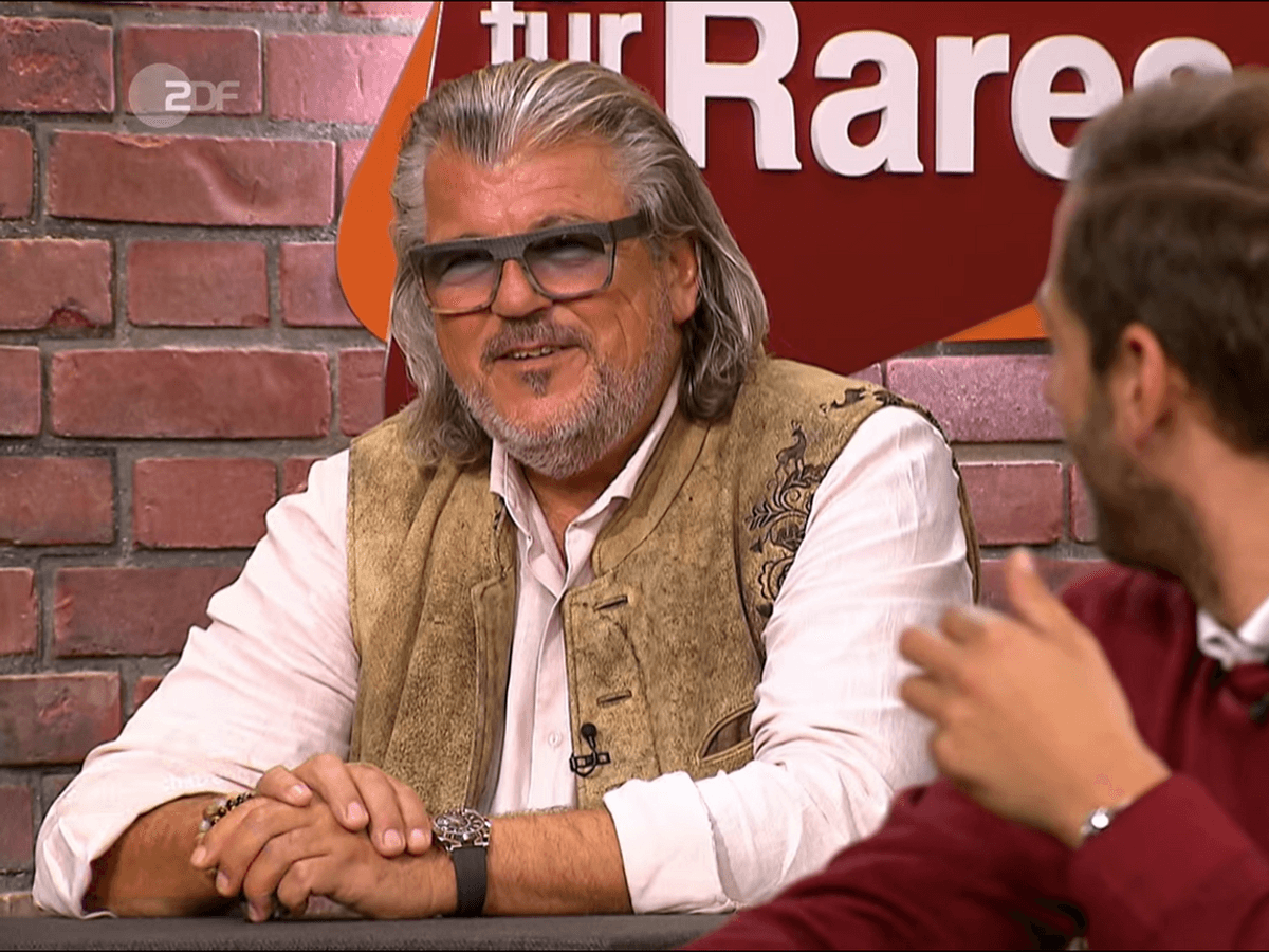 „Bares für Rares“-Händler Roman Runkel in der Ausgabe der ZDF-Trödelshow vom 29. Dezember 2021.
