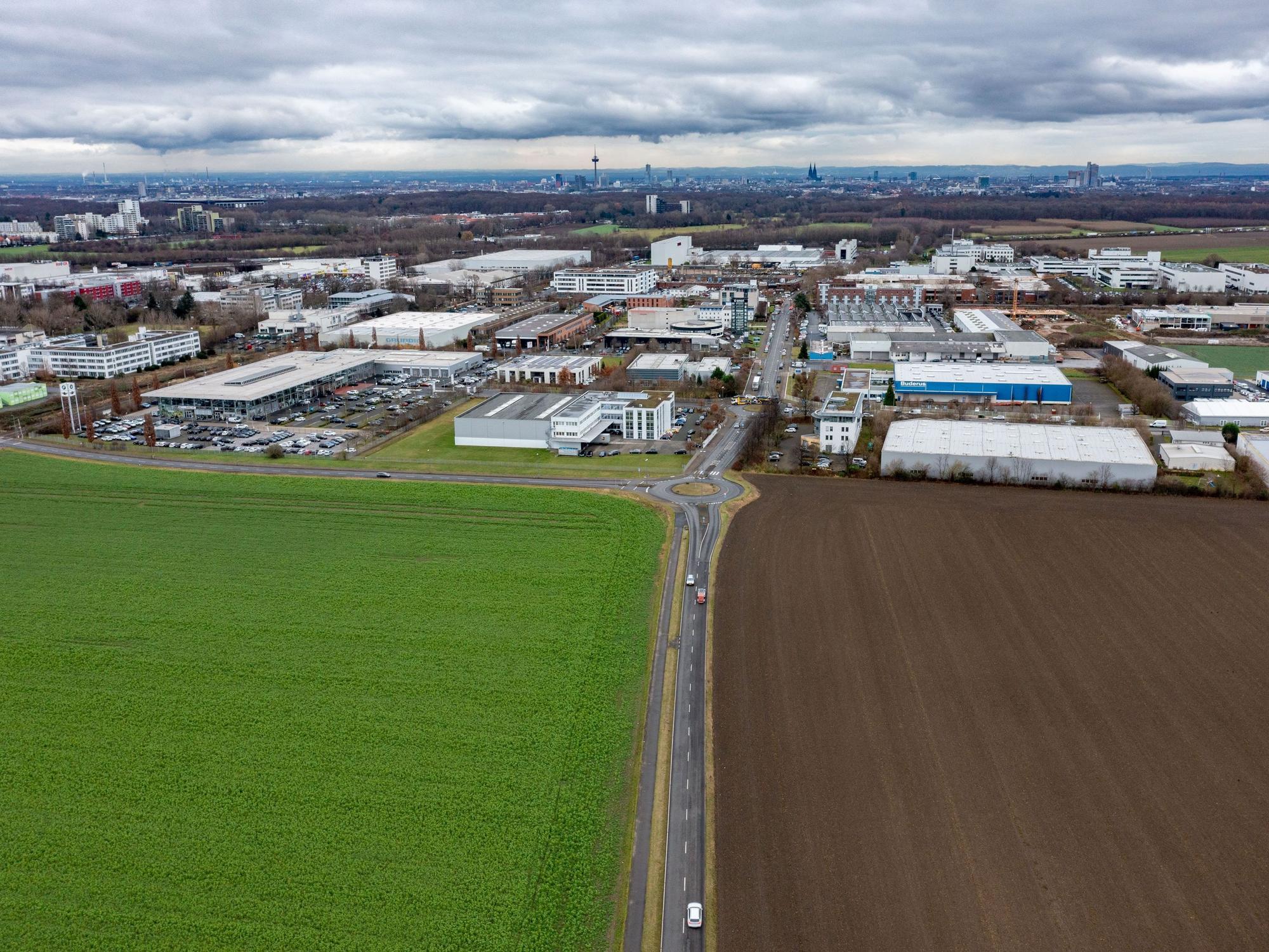 Die Toyota-Allee in Marsdorf von oben.