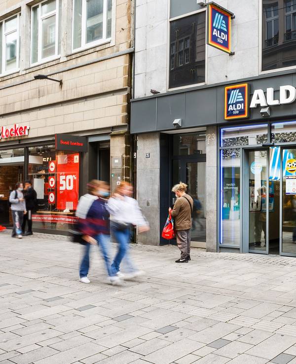Eine Kundin schrieb Aldi nach einem Unfall in einer Filiale an. Hier ein Symbolfoto von einer Filiale in Düsseldorf.