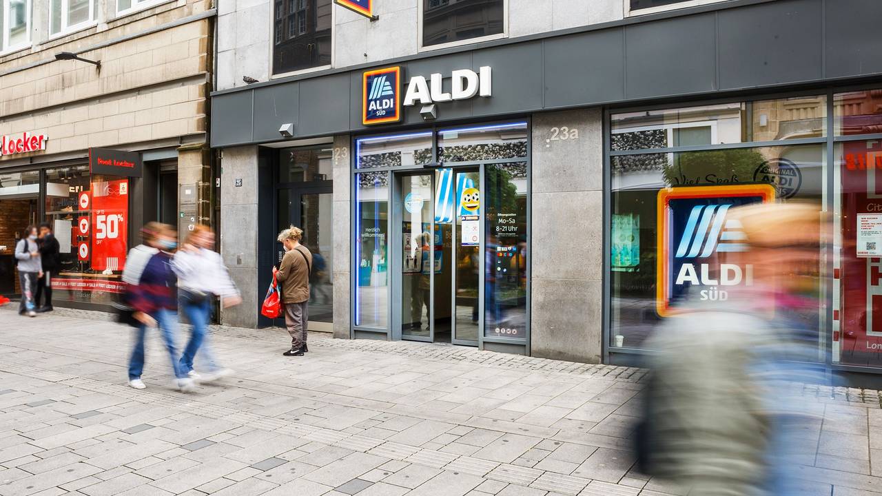Eine Kundin schrieb Aldi nach einem Unfall in einer Filiale an. Hier ein Symbolfoto von einer Filiale in Düsseldorf.