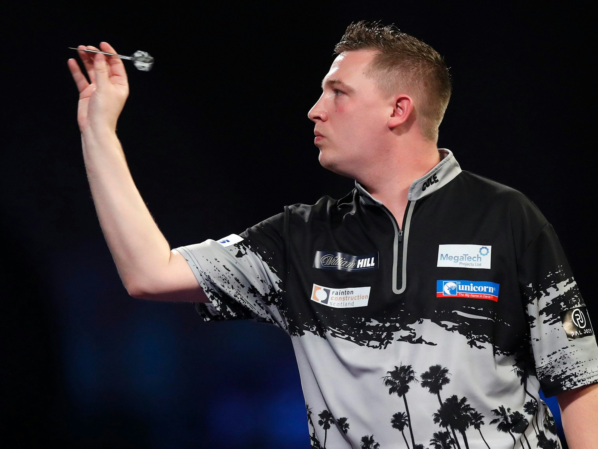 Chris Dobey wirft bei der Darts-WM.