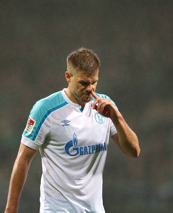 Simon Terodde (Schalke 04) reagiert enttäuscht.