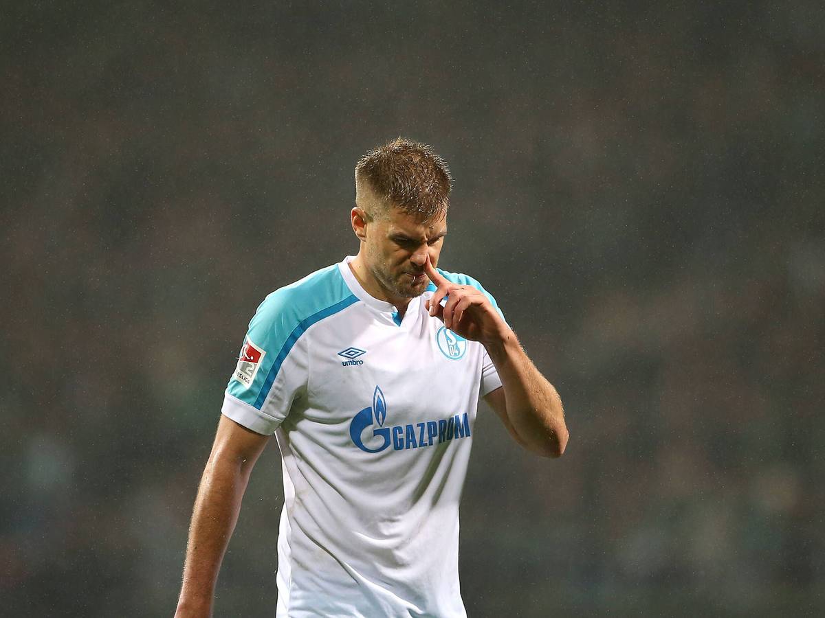 Simon Terodde (Schalke 04) reagiert enttäuscht.
