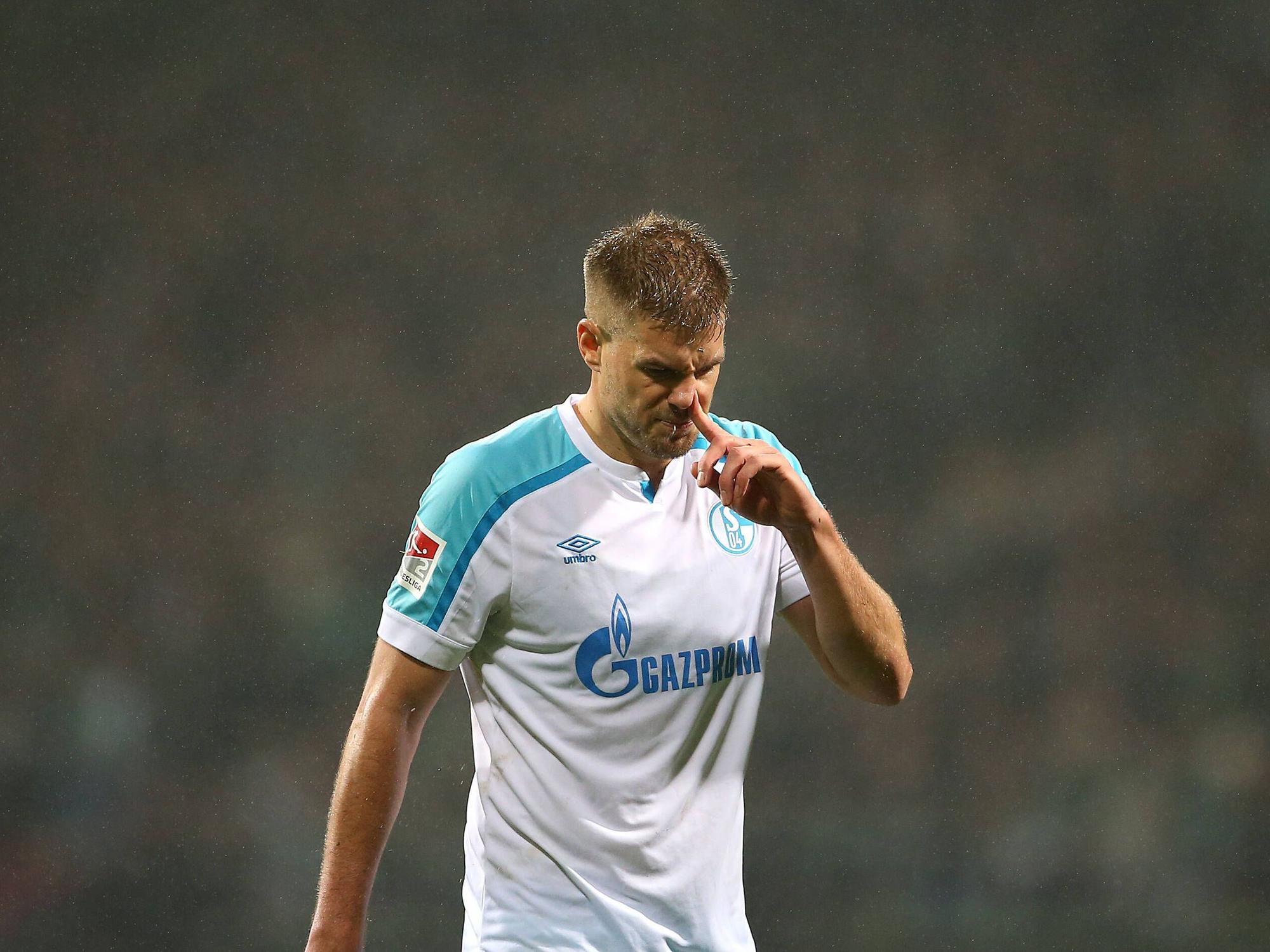 Simon Terodde (Schalke 04) reagiert enttäuscht.