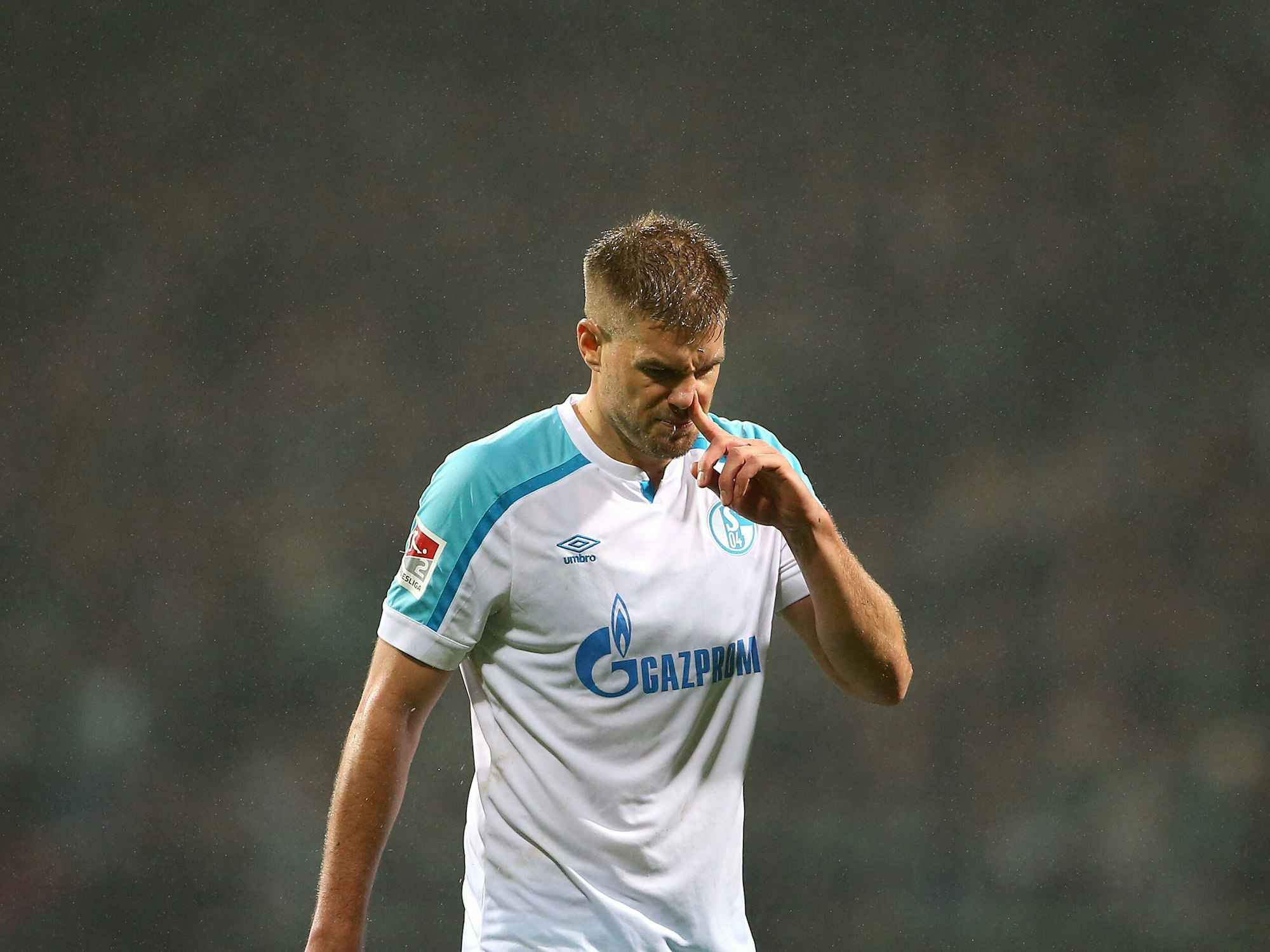 Simon Terodde (Schalke 04) reagiert enttäuscht.