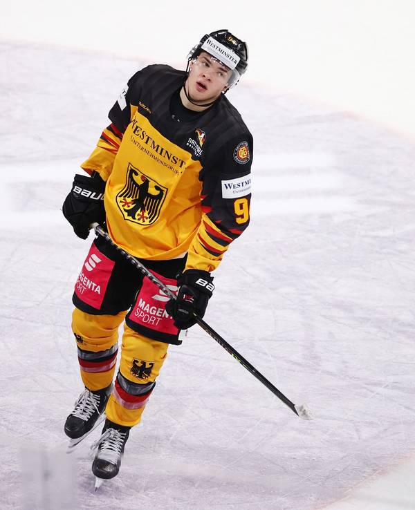 Eishockey-Talent John-Jason Peterka beim Nationalmannschaftsspiel gegen Tschechien.
