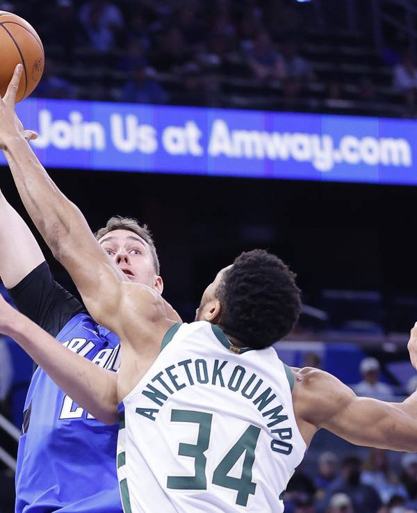 Orlando-Talent Franz Wagner wird von Bucks-Star Giannis Antetokounmpo geblockt.