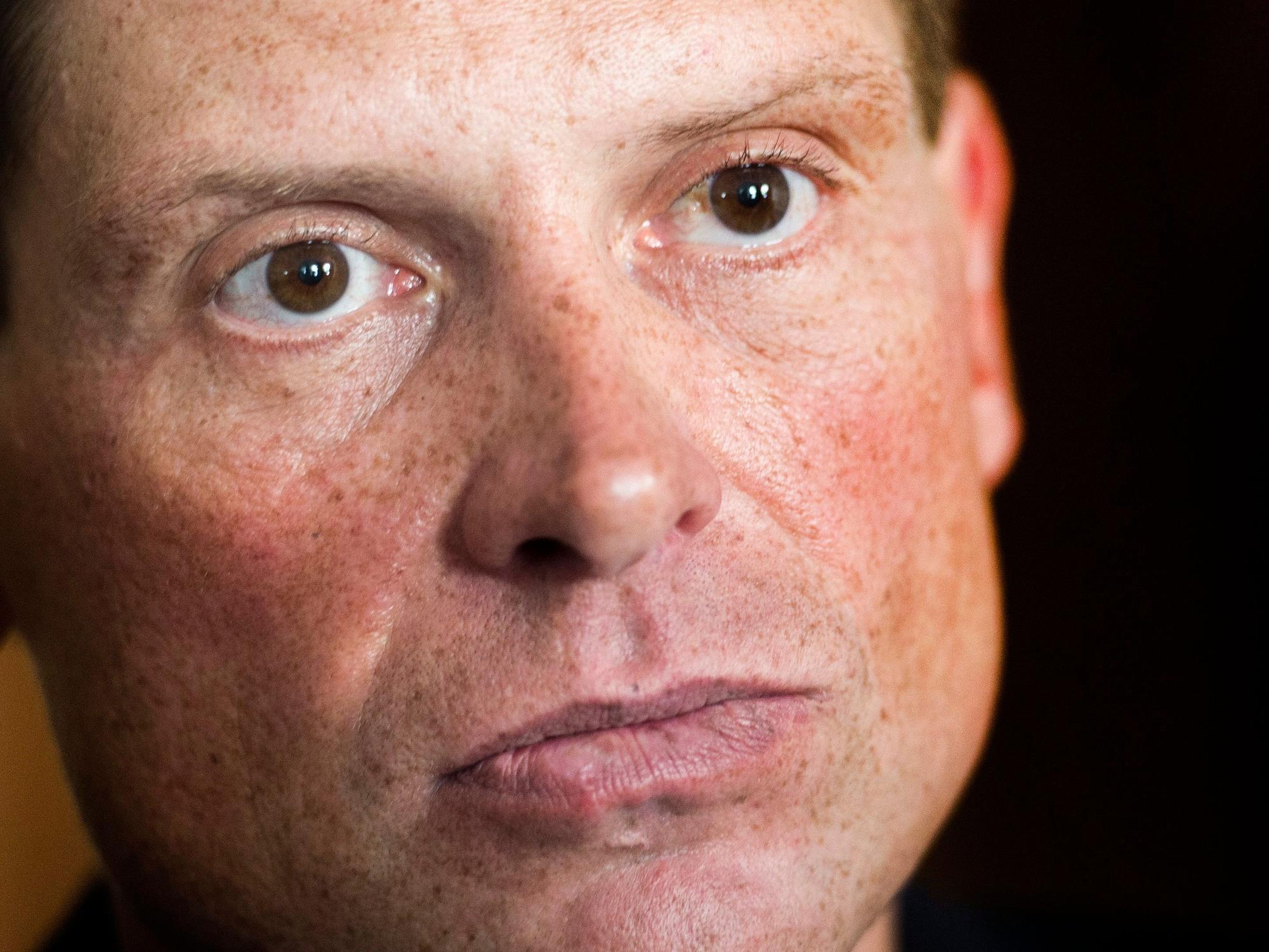 Ex-Radsportler Jan Ullrich ist bei seiner Gerichtsverhandlung im Rathaus von Weinfelden sichtlich angespannt.