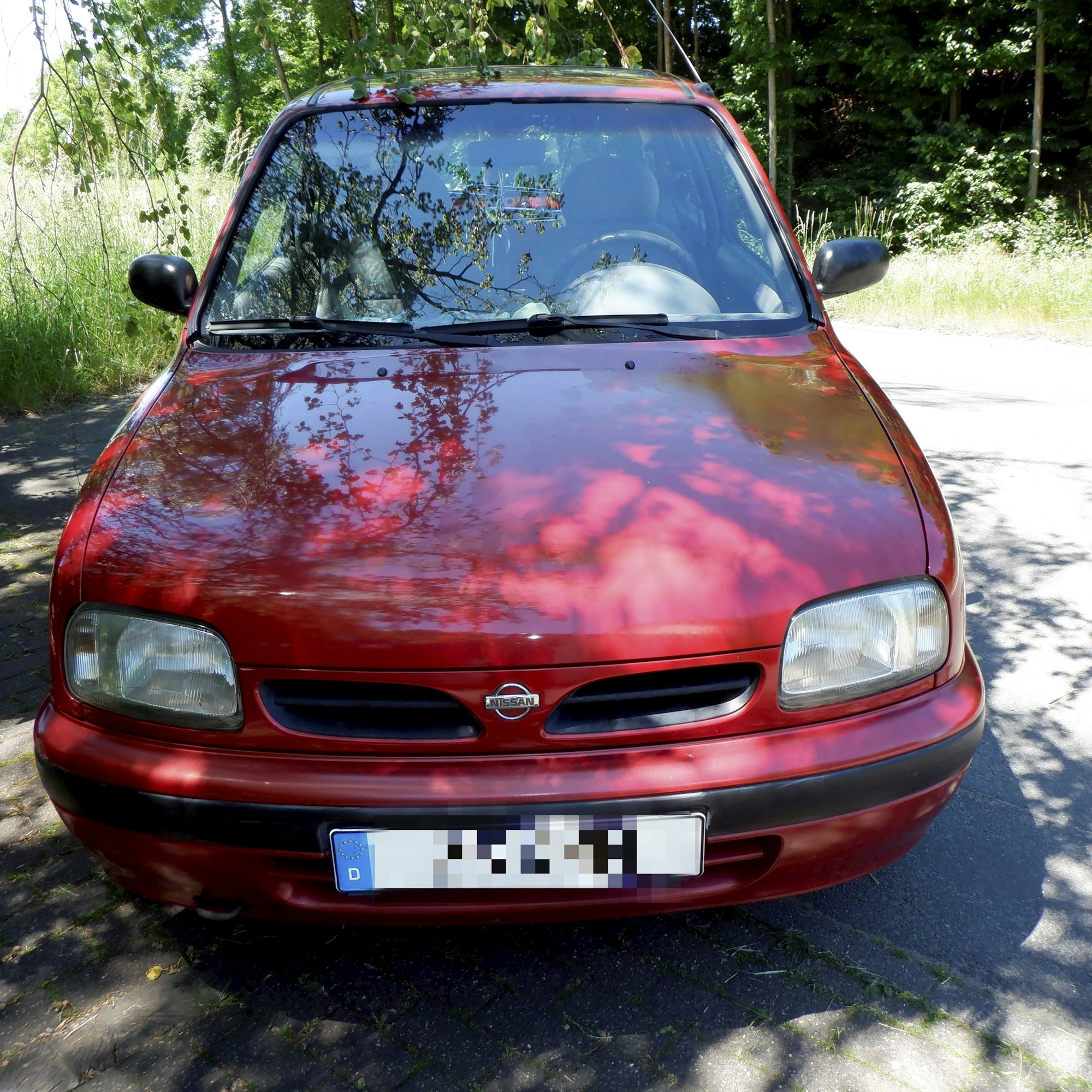 Roter Nissan Micra fuhr im Bröltal (NRW) zu schnell
