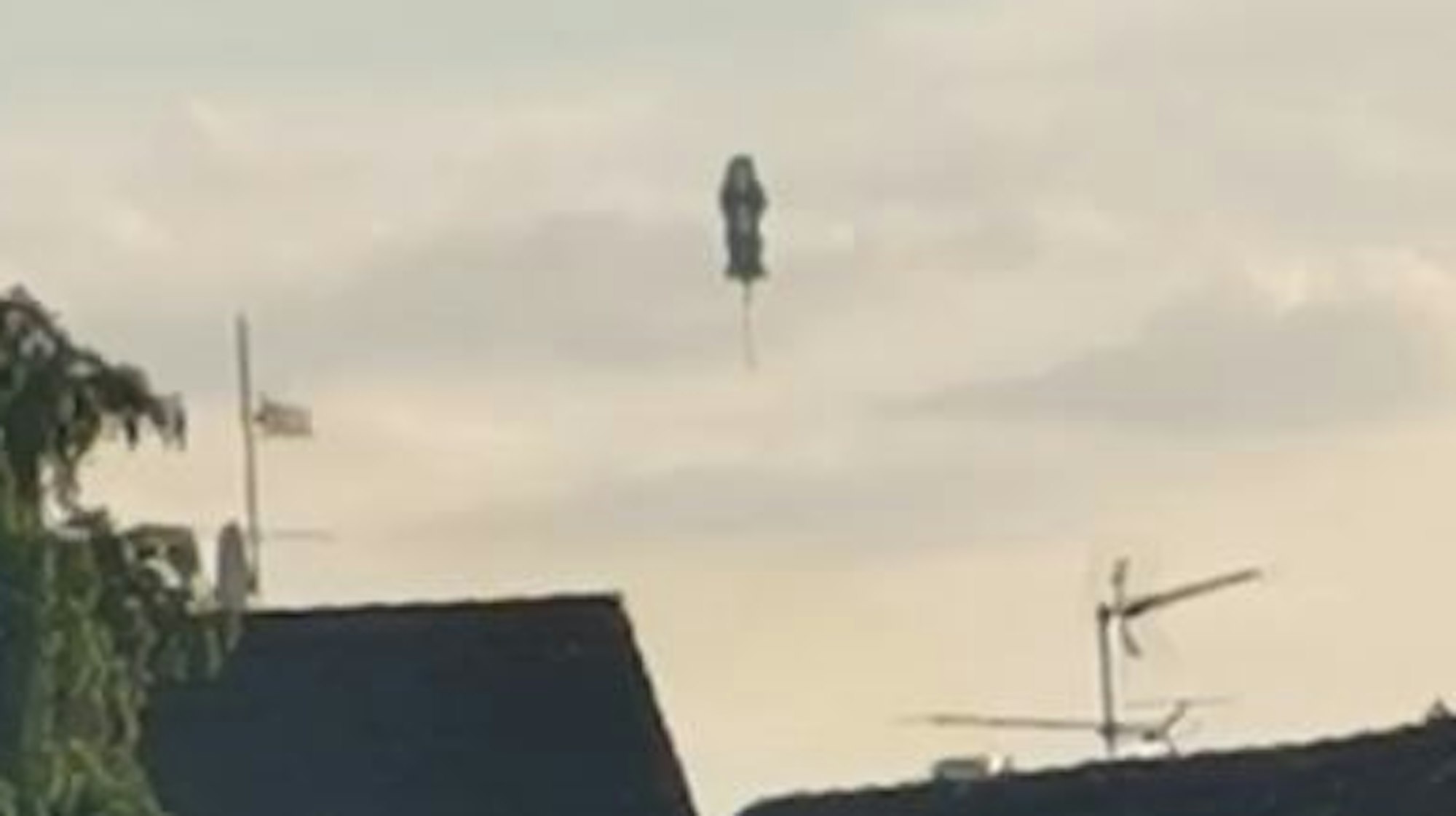 Grünes Flugobjekt über Köln ist Heißluftballon