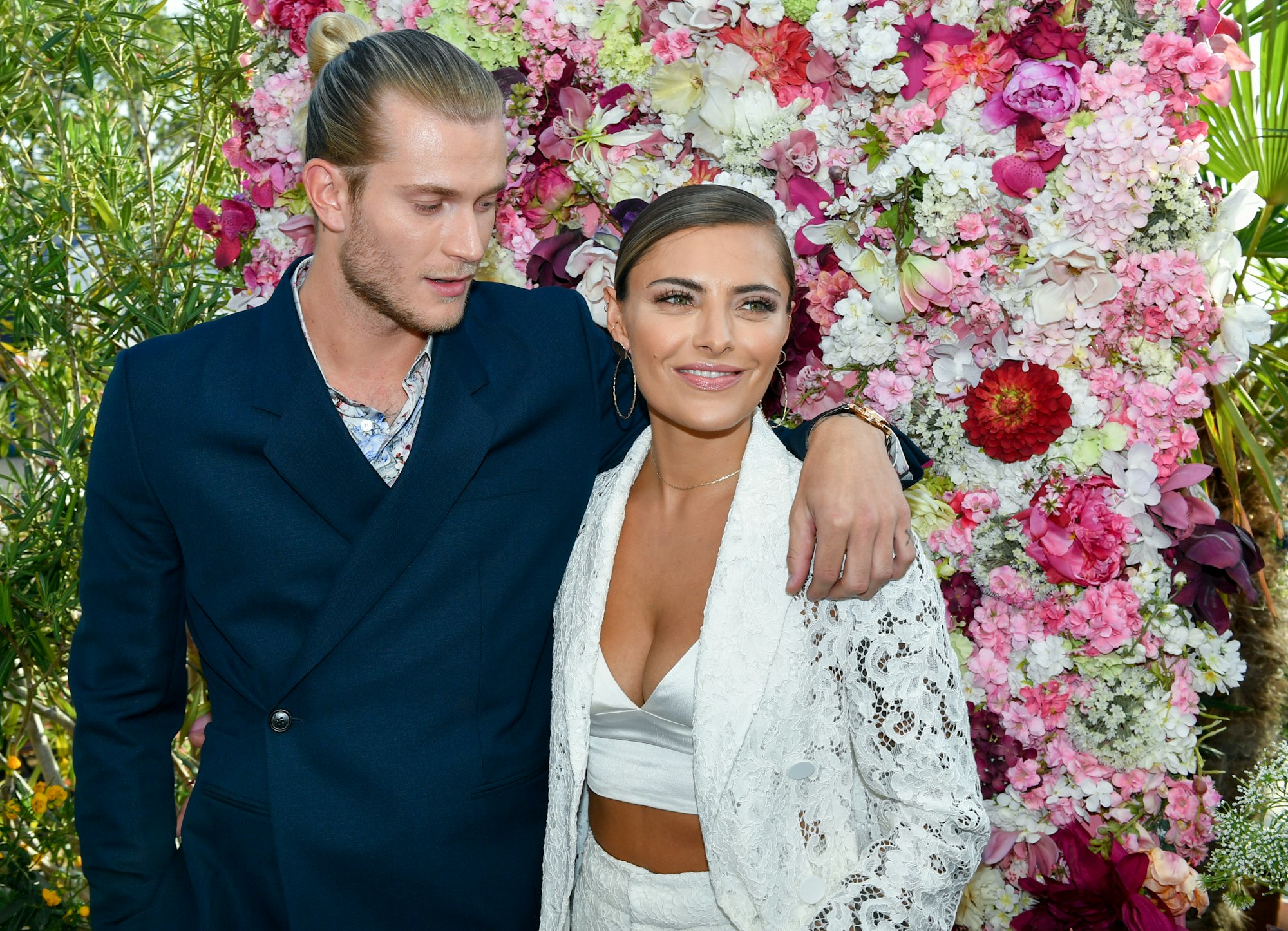 Loris Karius legt im Sommer 2019 den Arm um Sophia Thomalla