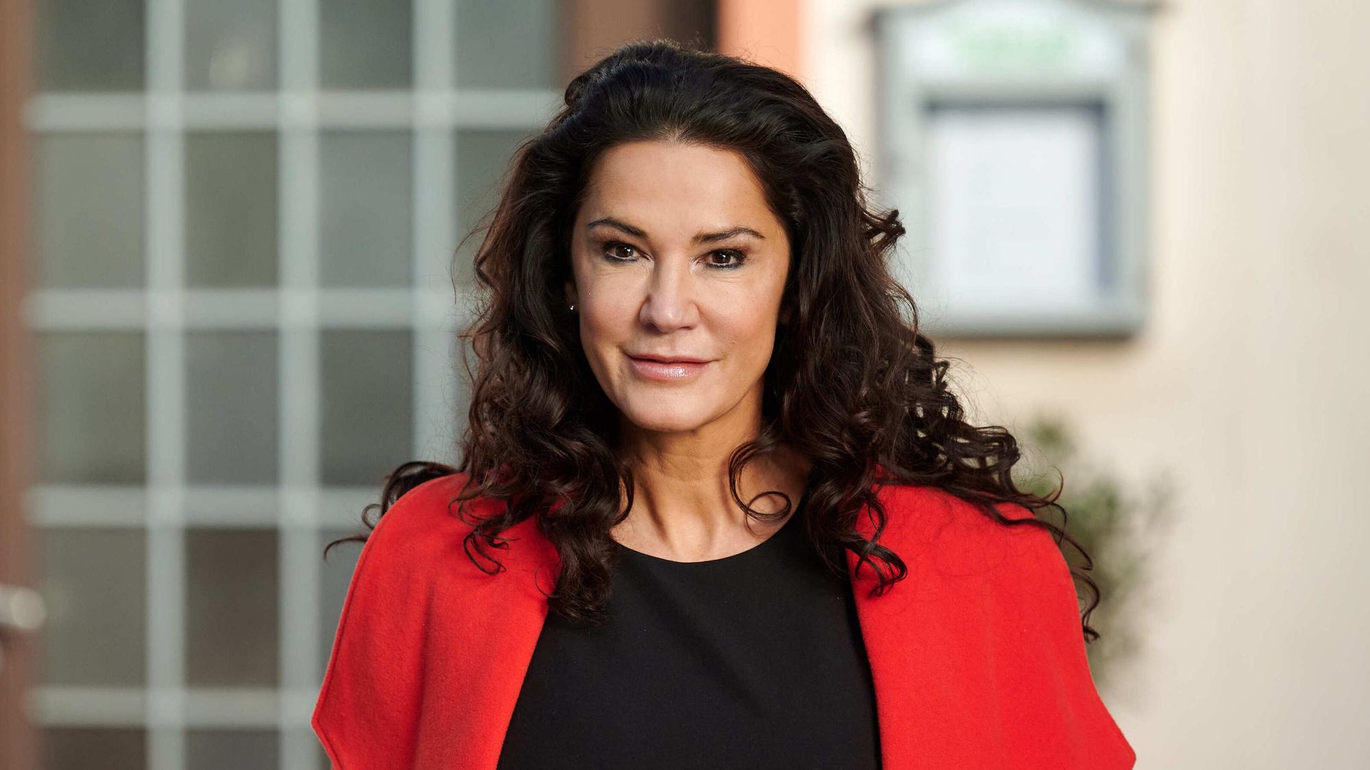 Schauspielerin Mariella Ahrens nahm Stellung zu Gerüchten, nach denen sie ein Jahresgehalt von 70 Millionen Euro haben soll.