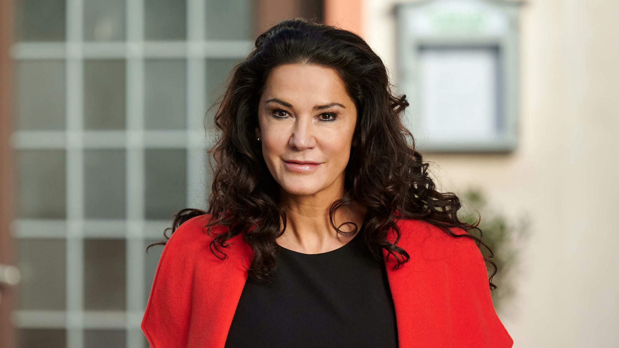 Schauspielerin Mariella Ahrens nahm Stellung zu Gerüchten, nach denen sie ein Jahresgehalt von 70 Millionen Euro haben soll.