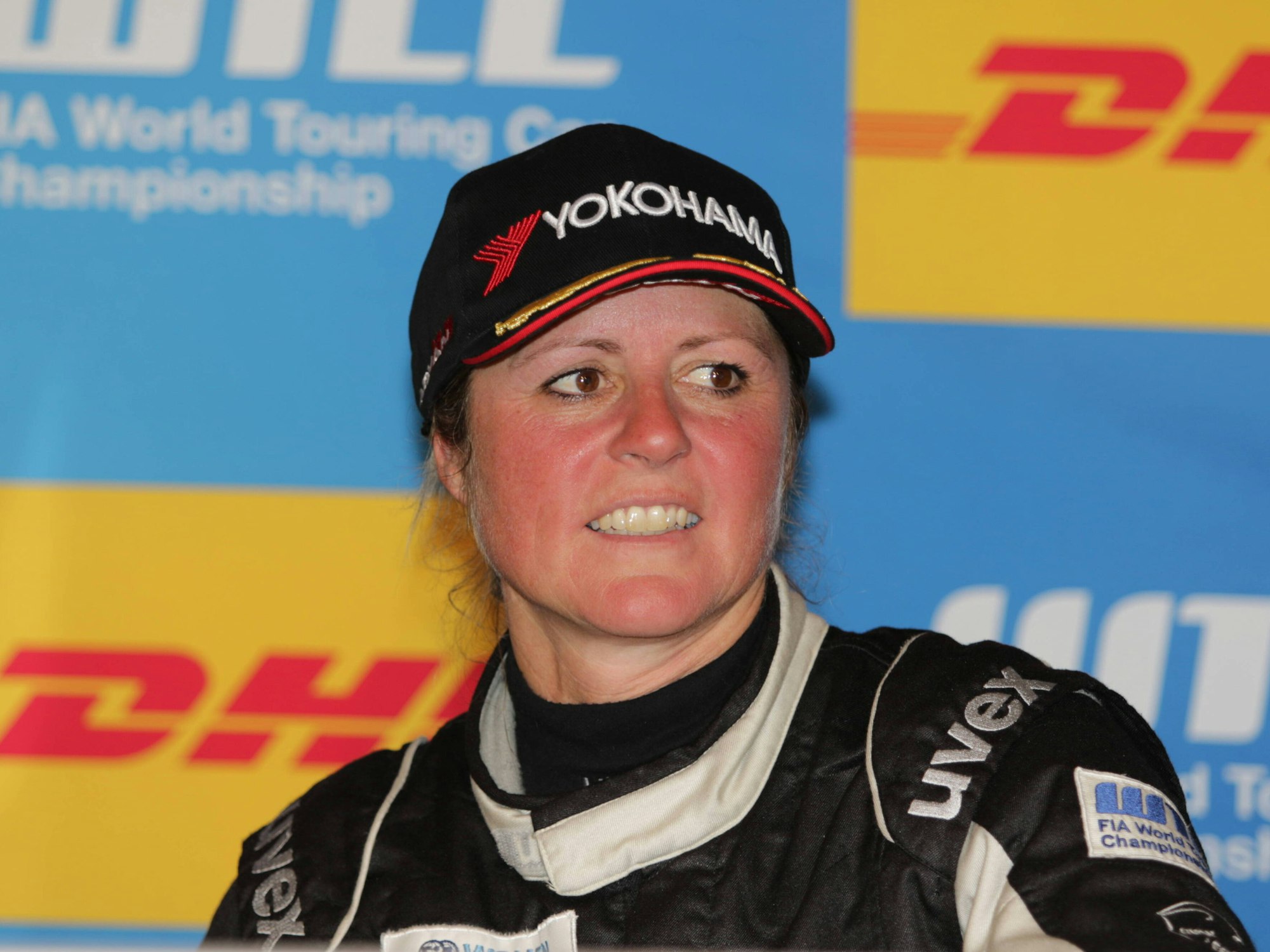 Sabine Schmitz auf einer Pressekonferenz