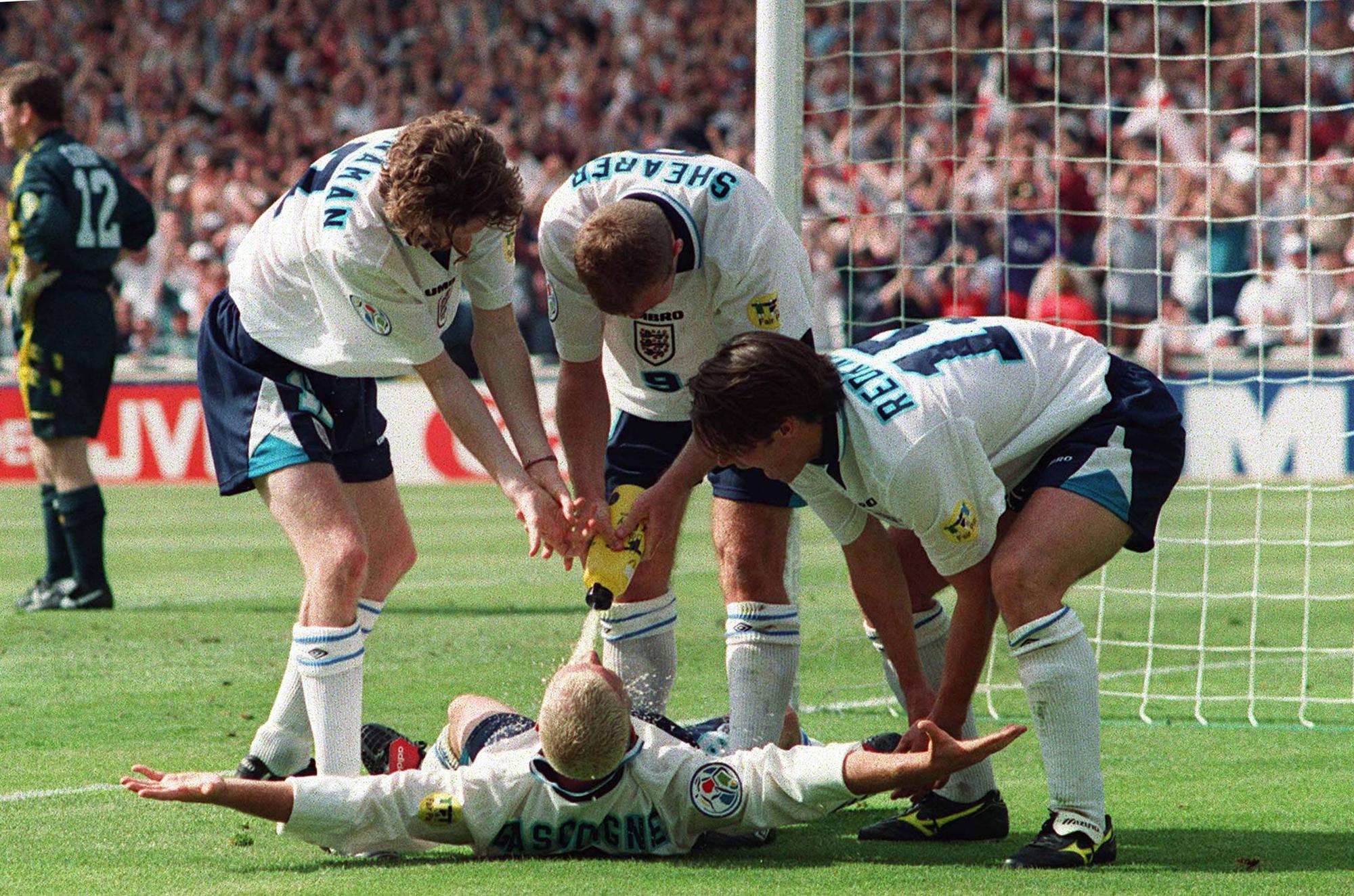 Der ikonische Jubel von Paul Gascoigne bei der EM 1996 gegen Schottland.